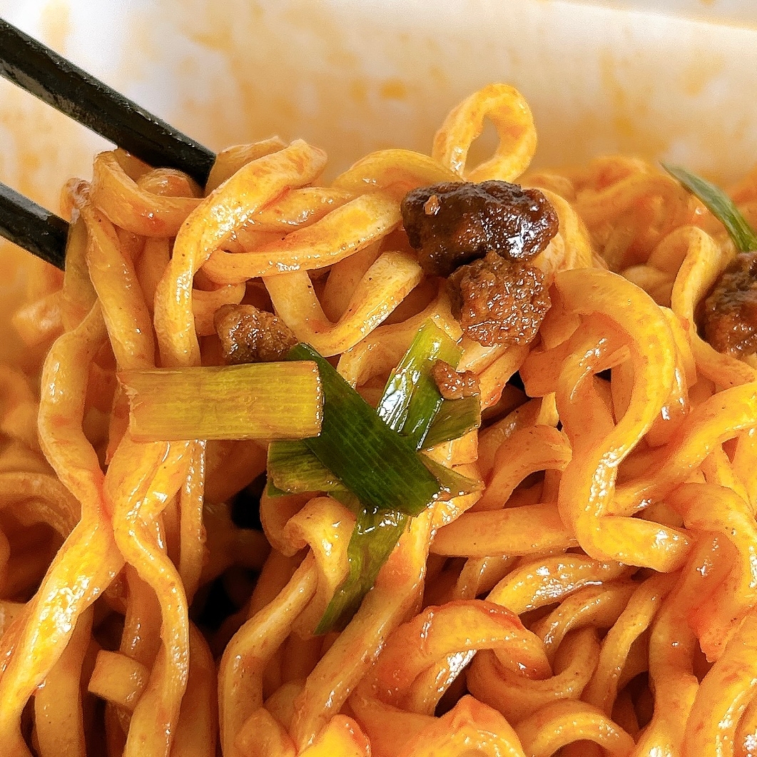 FamilyMart(ファミリーマート)の「味仙本店監修 汁なし台湾ラーメン」