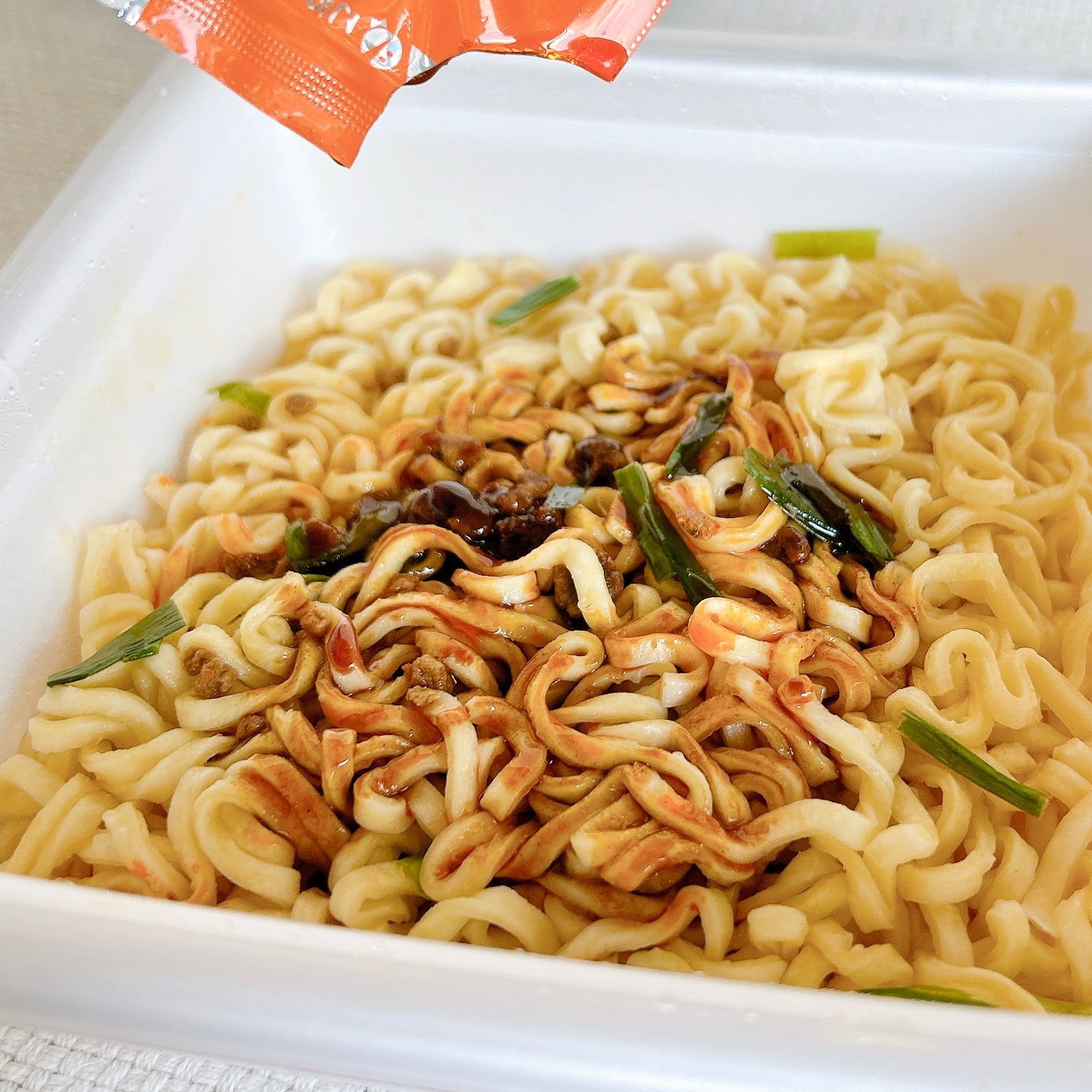 FamilyMart(ファミリーマート)の「味仙本店監修 汁なし台湾ラーメン」