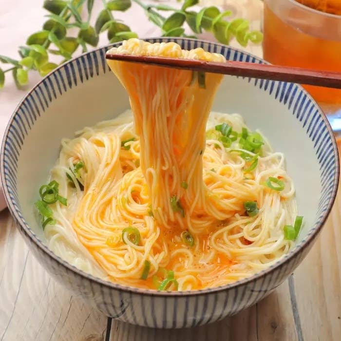 【そうめんゆでたら作ってみて】「めんつゆに飽きたらコレ」「もう夏中食べてる」そうめんが無限にイケる簡単アレンジレシピ