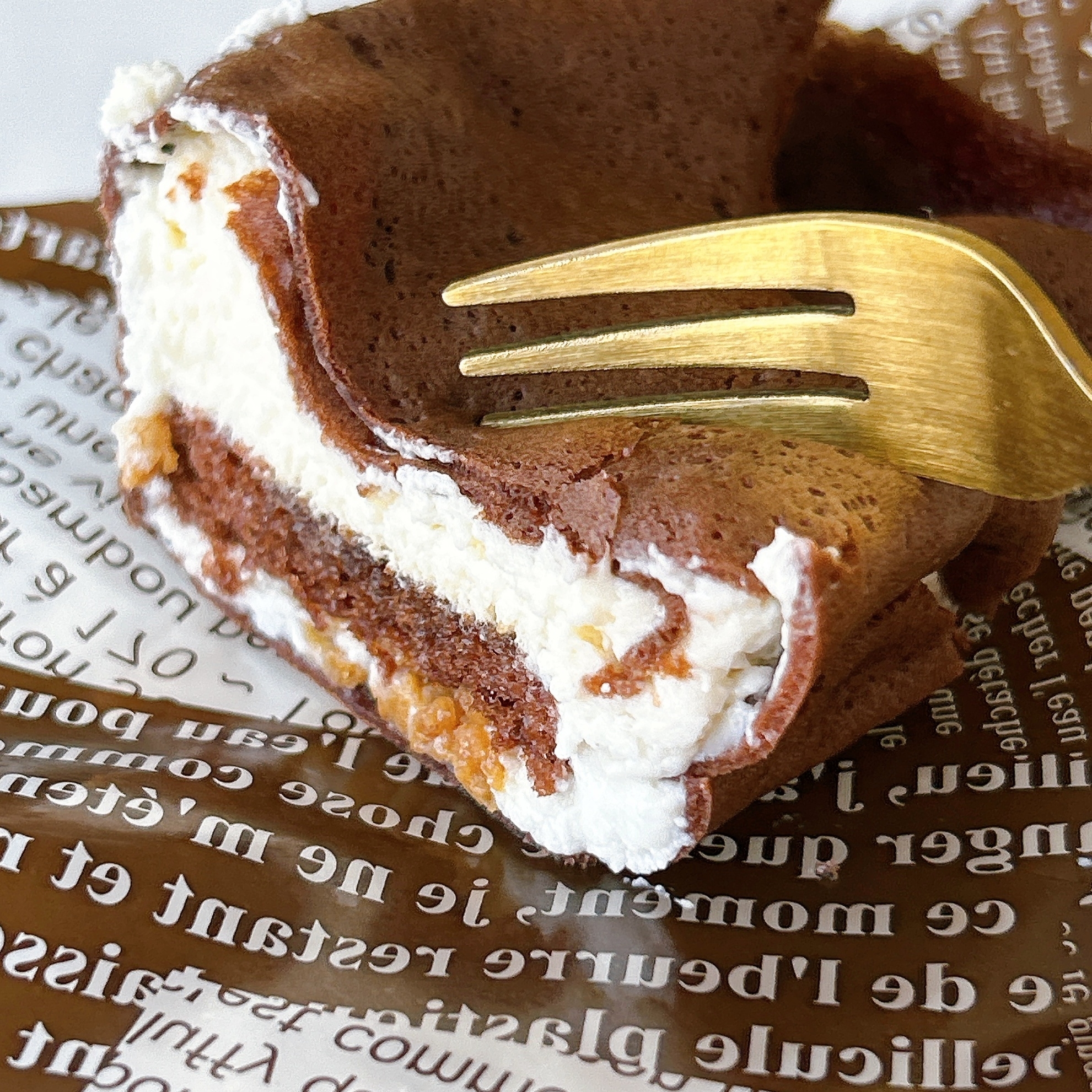 ローソンの「Uchi Café×シーキューブ くちどけティラミスクレープ」