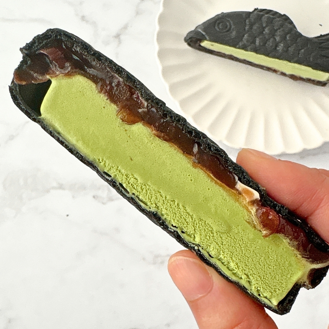 シャトレーゼ「和菓子アイス たい焼き最中 宇治抹茶 しっぽまであん 黒蜜風味粒餡入 4個」