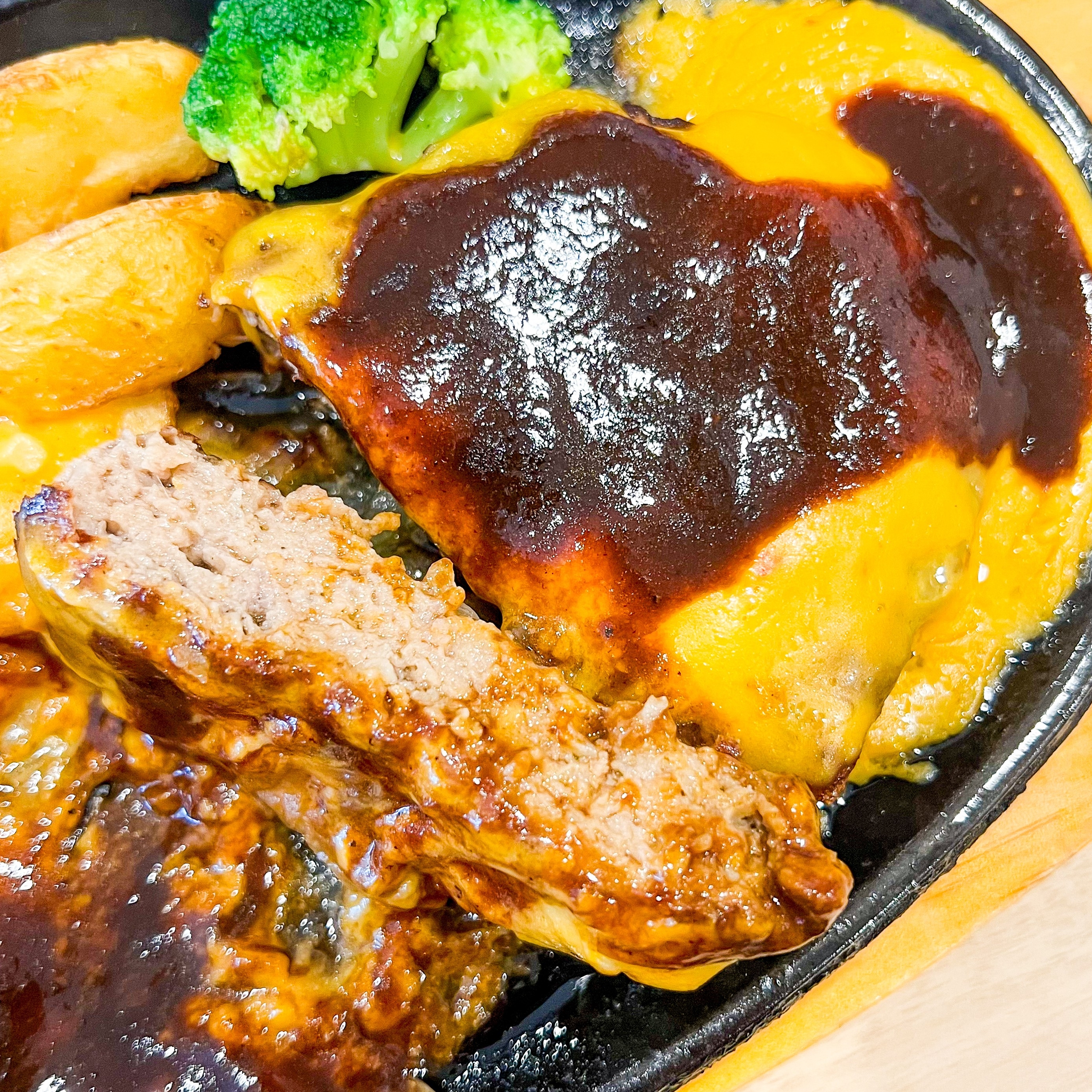 ビッグボーイ「4種のチーズソースの手ごねハンバーグ」