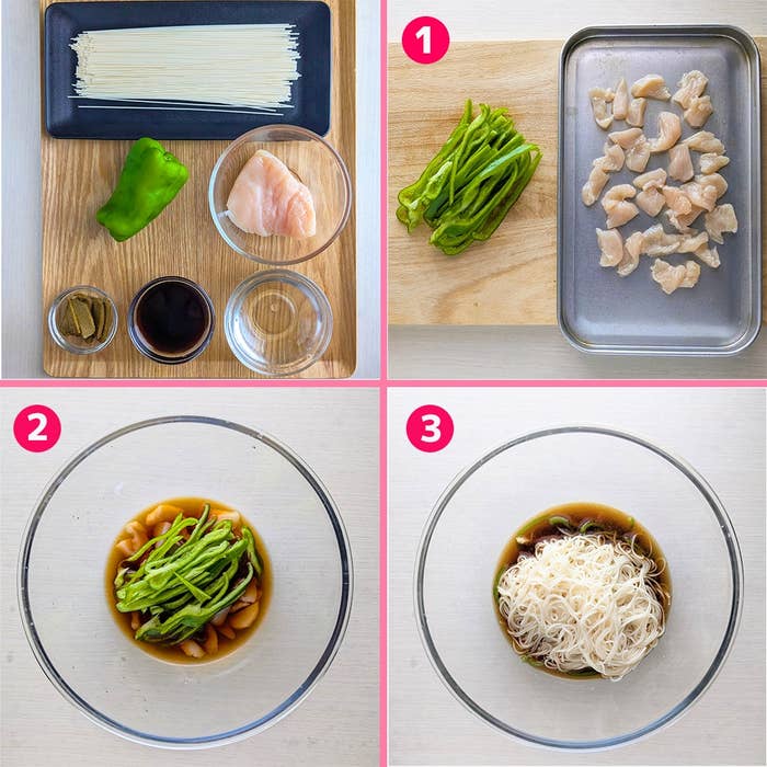 調理手順の画像: 刻まれたピーマンと鶏肉、調味料を用意し、ボウルで混ぜ合わせ麺と絡めている。