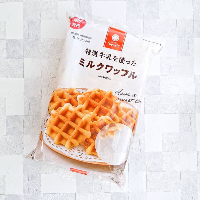 ファミリーマート「特選牛乳を使ったミルクワッフル 6個入」
