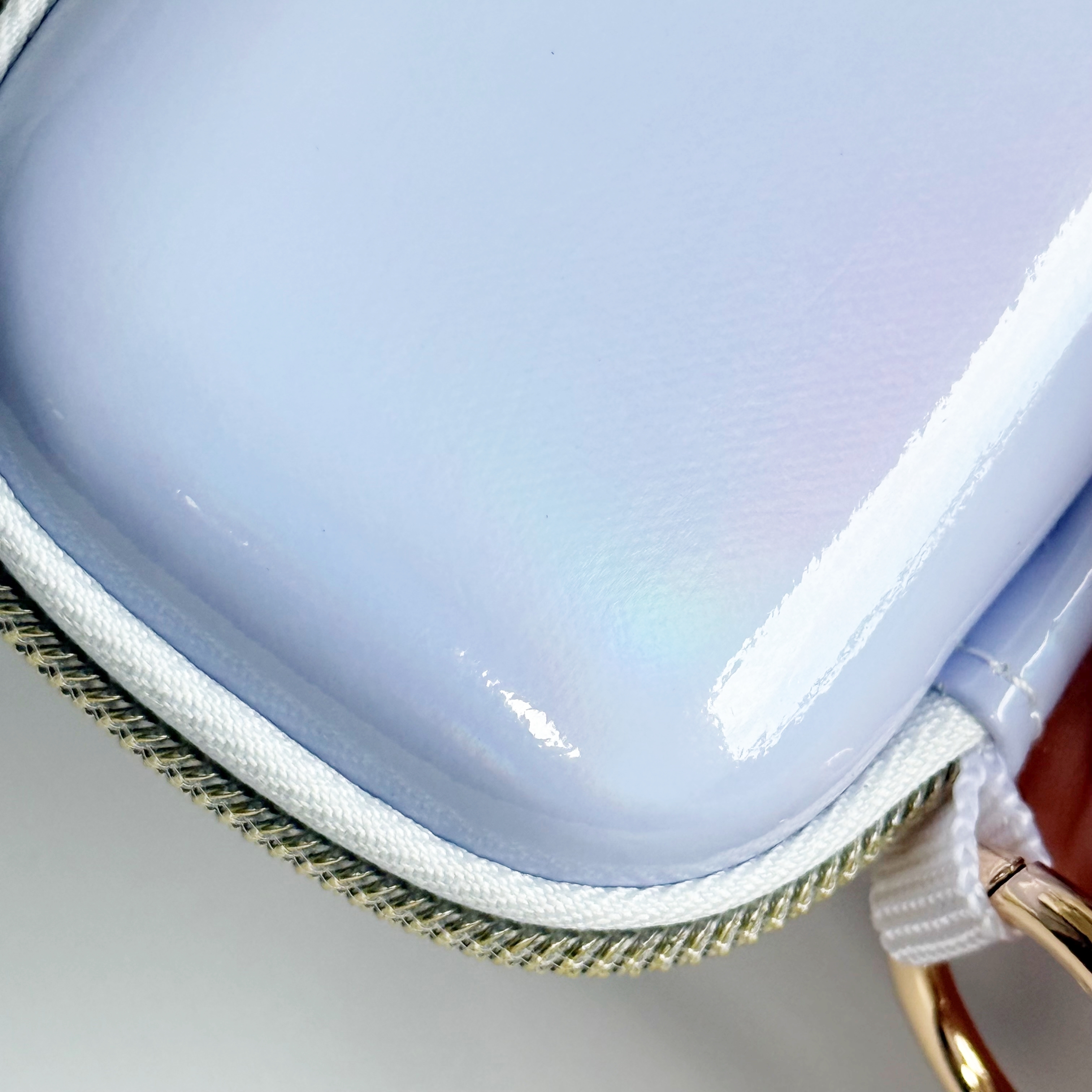 スリーピー「カラビナ付ハードケース(PU)」