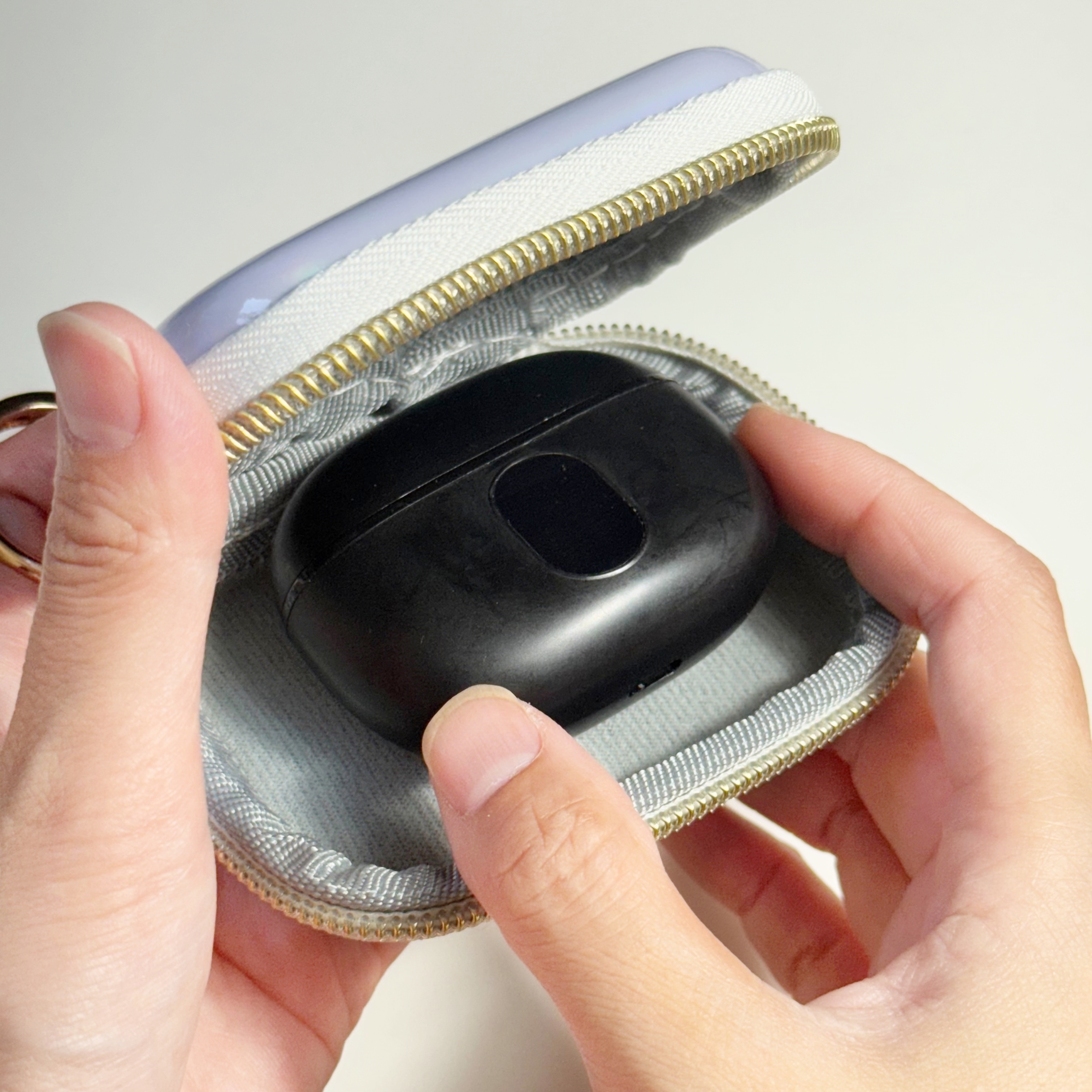 スリーピー「カラビナ付ハードケース(PU)」