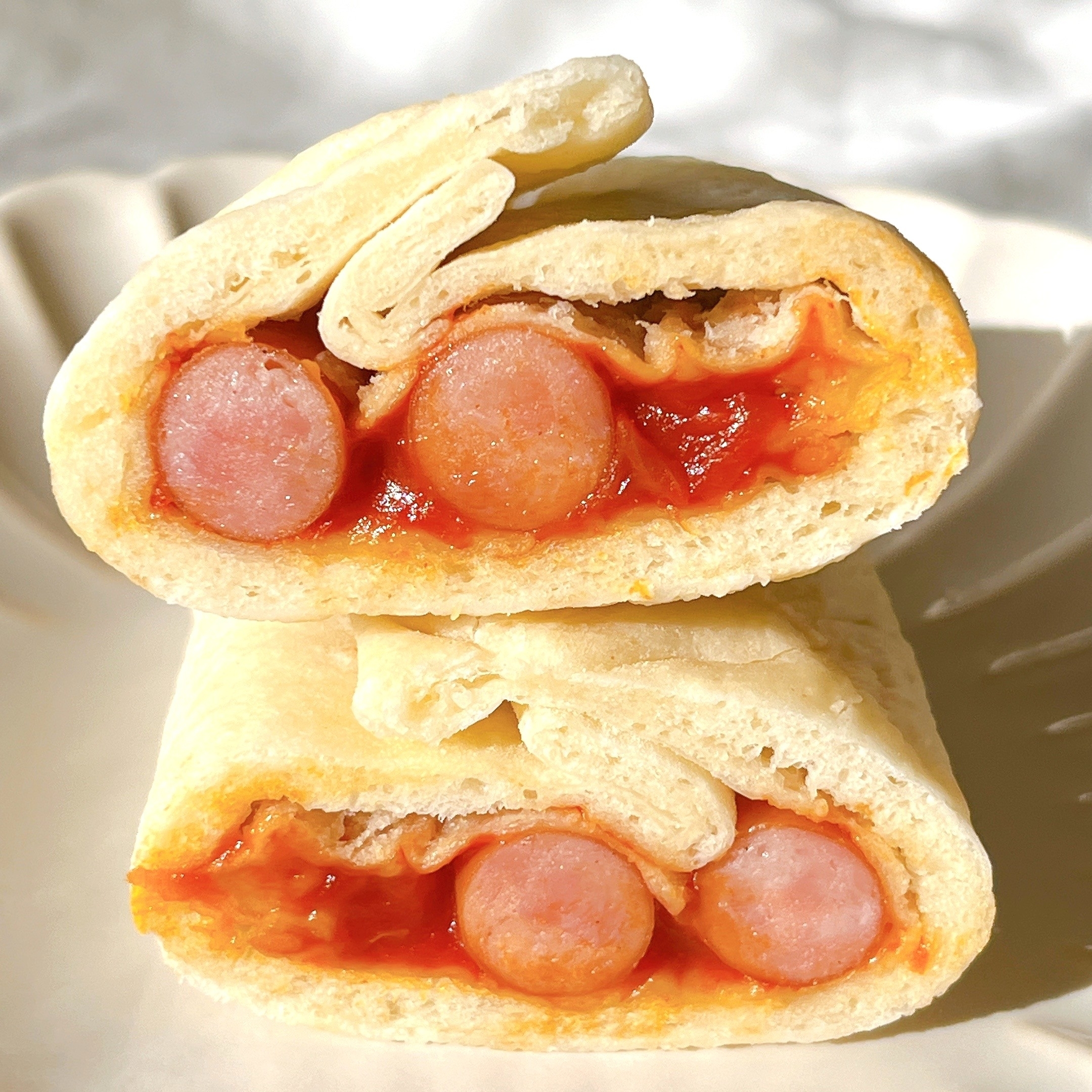 ローソンの「ピザロール あらびきウインナー2本」