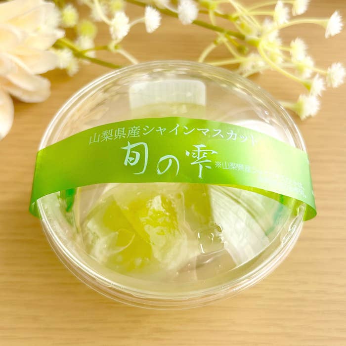 シャトレーゼの「旬の雫 山梨県産シャインマスカット」