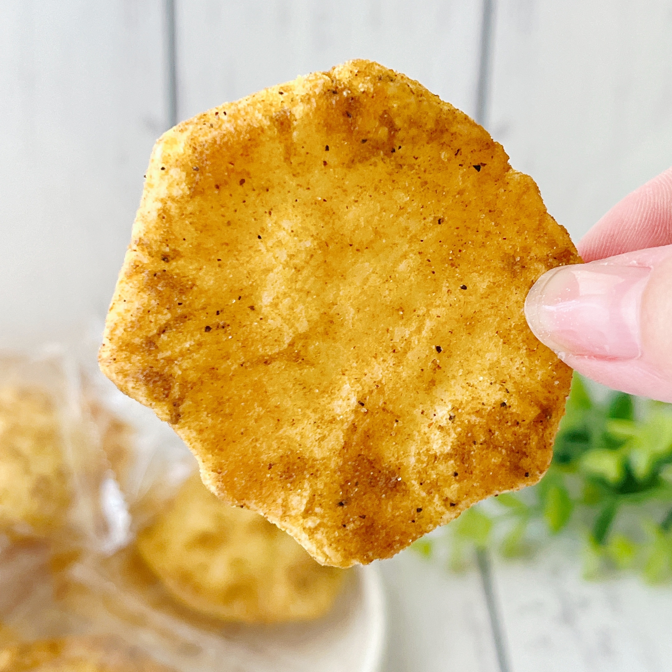 KALDI(カルディ)の「和風カレー味のおせんべい 64g」