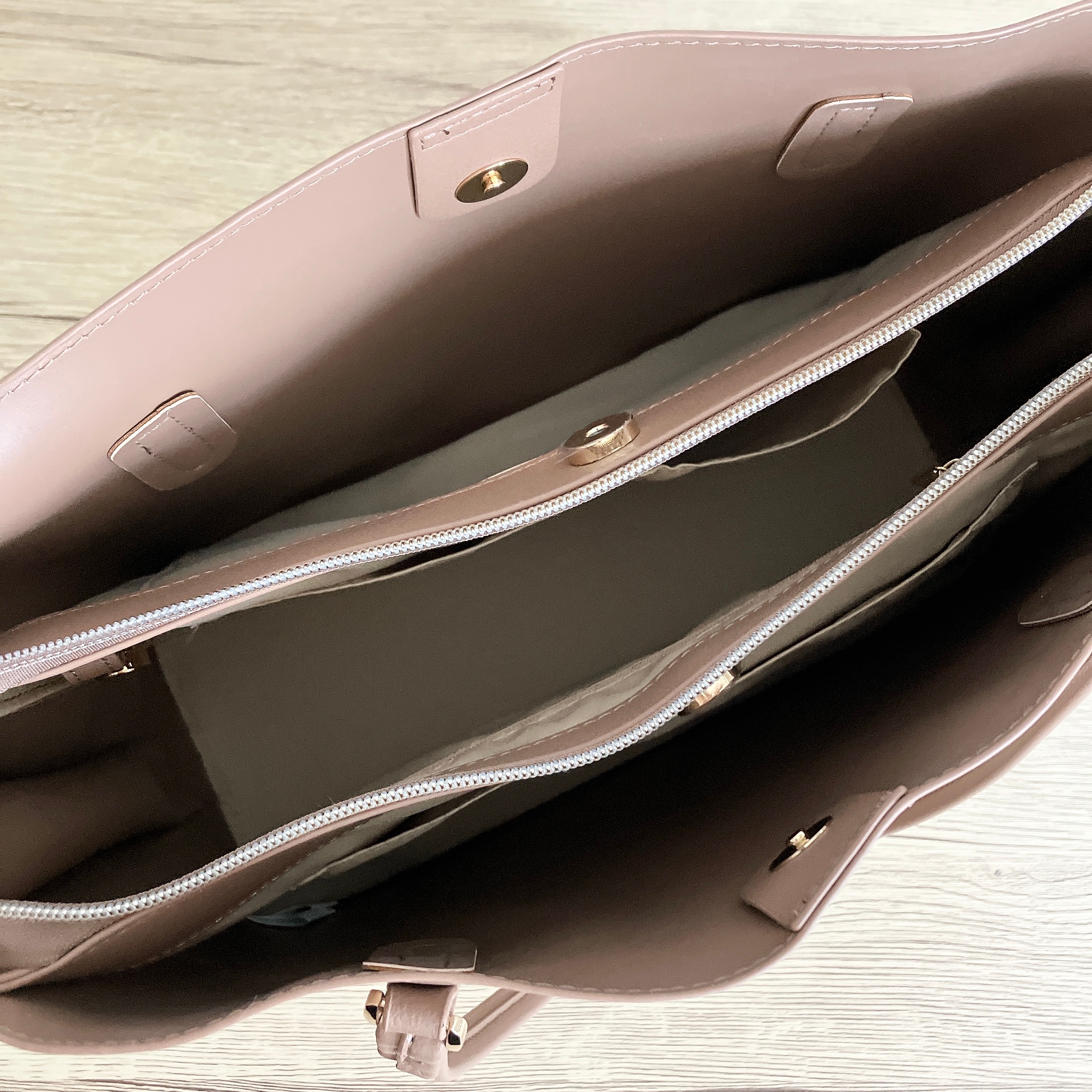 Honeys(ハニーズ)の「軽量A4トート」