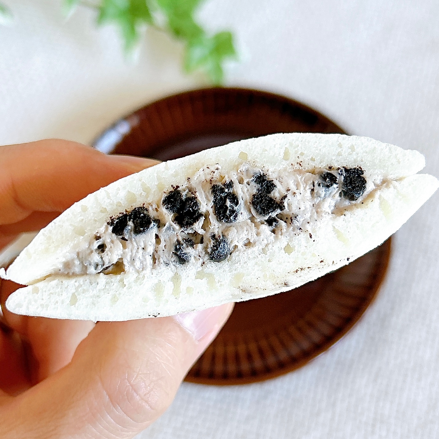 セブン-イレブンの「もちっと白いどら焼 クッキー&クリーム」