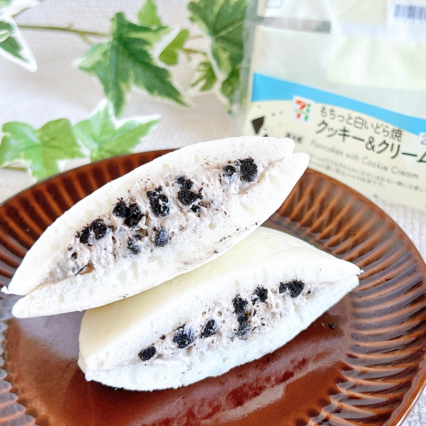 セブン-イレブンの「もちっと白いどら焼 クッキー&クリーム」