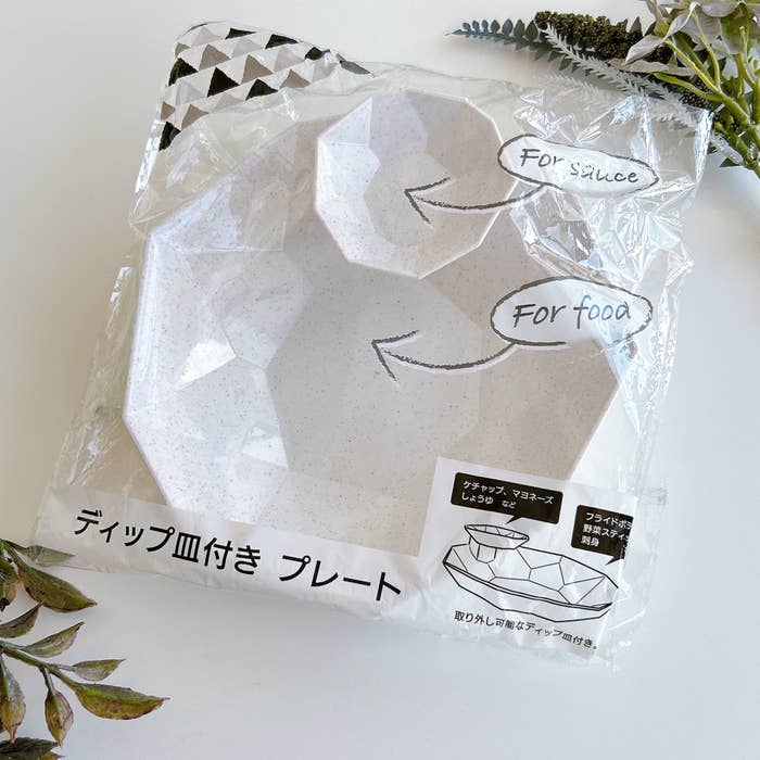 Seria(セリア)の「ディップ皿付きプレート」