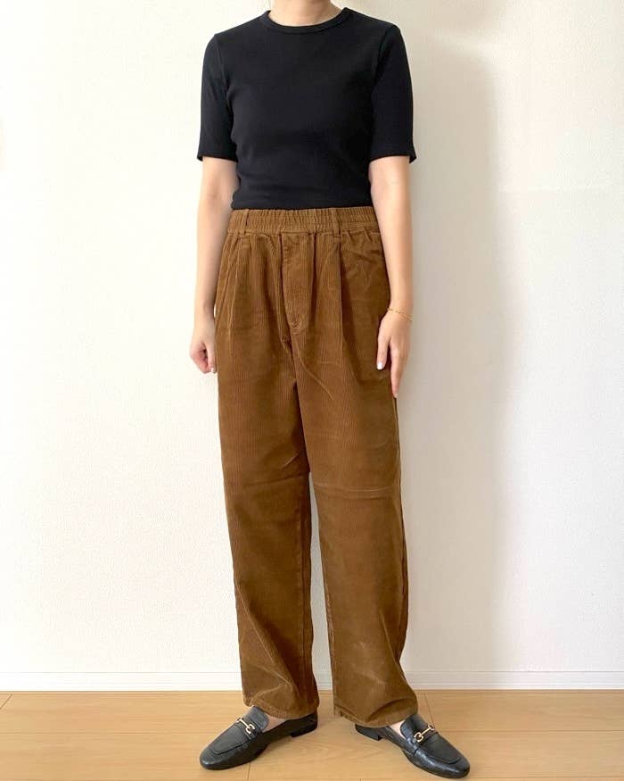 GUの「コーデュロイキャロットパンツ(丈標準69.0~73.0cm)」