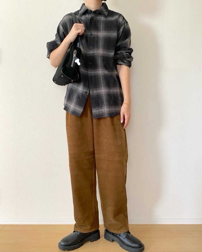 GUの「コーデュロイキャロットパンツ(丈標準69.0~73.0cm)」