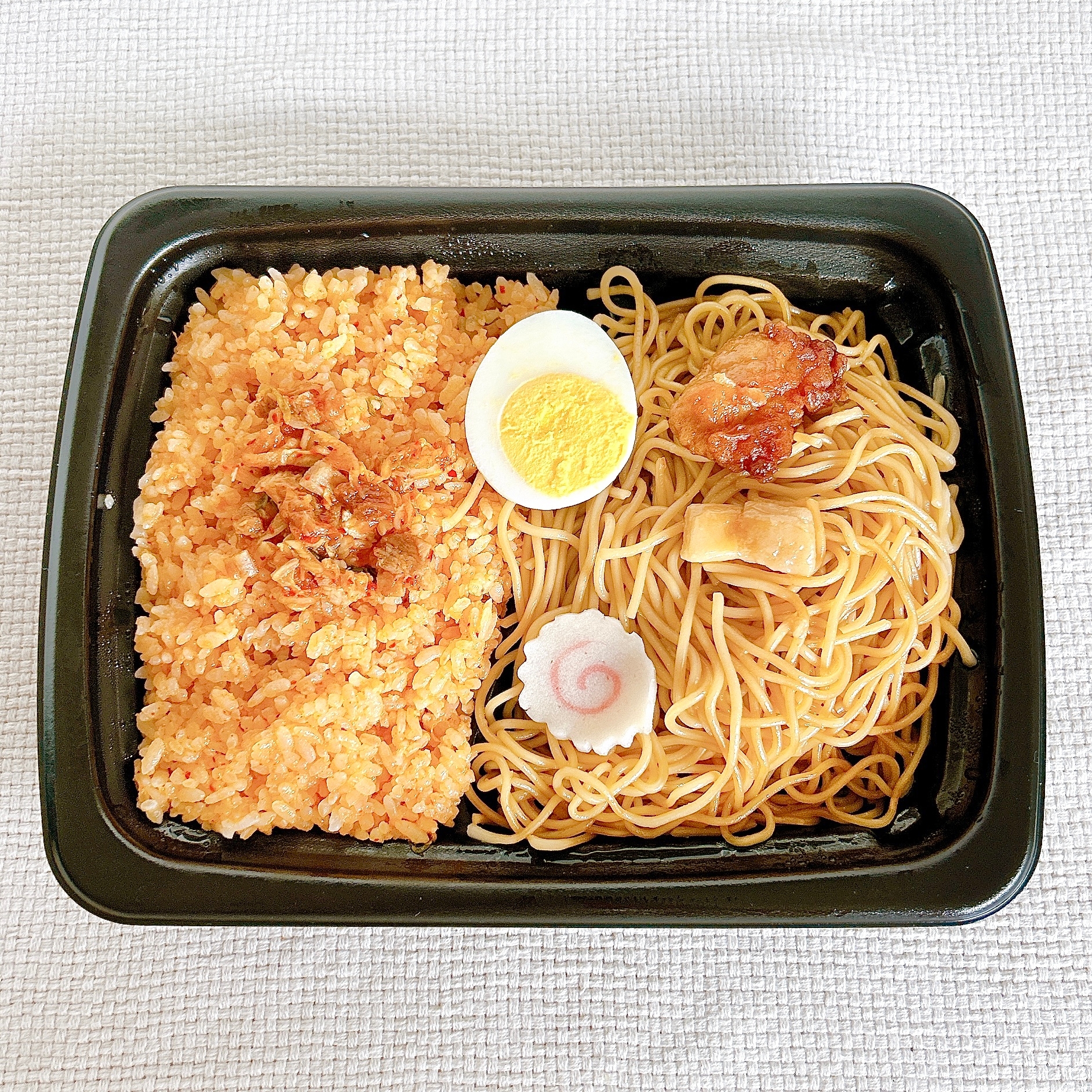 LAWSON(ローソン)の「よくばり合体メシ キムチ炒飯&背脂焼ラーメン」