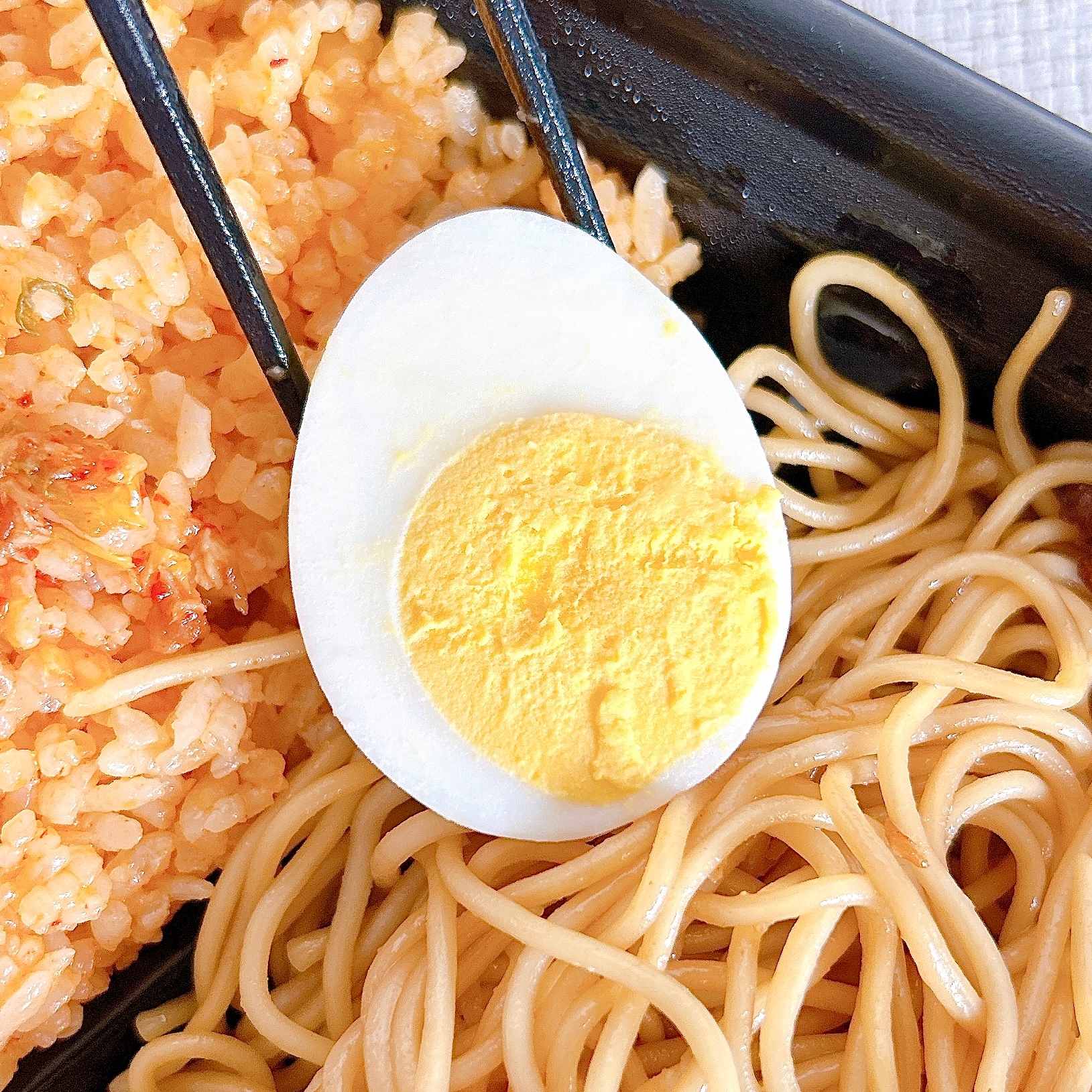 LAWSON(ローソン)の「よくばり合体メシ キムチ炒飯&背脂焼ラーメン」