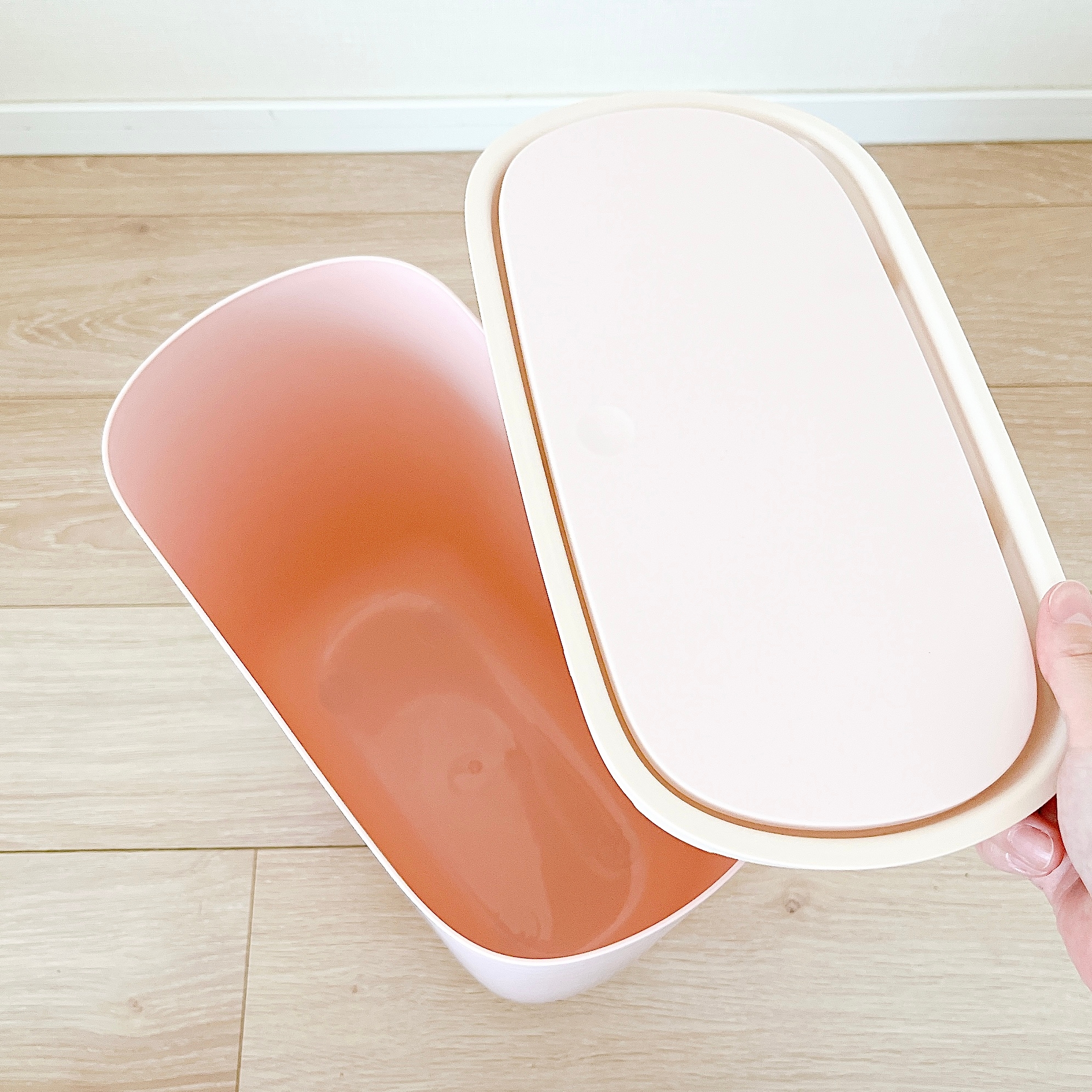 THREEPPY(スリーピー)の「脚付ゴミ箱(9.5L、蓋付、LPK)」