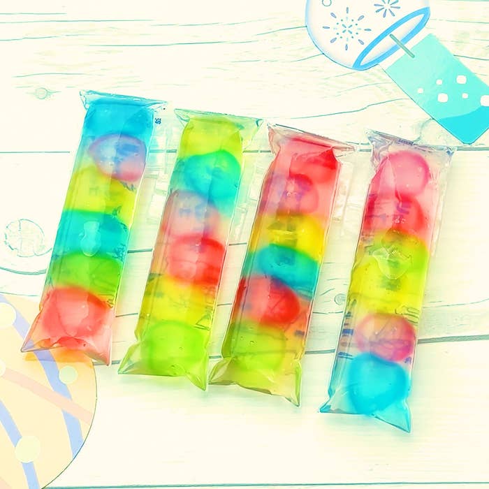 【かき氷シロップにわらび餅を浸けると激カワになるって伝えなきゃ♡】エッホエッホ♪子供が喜ぶおやつレシピ
