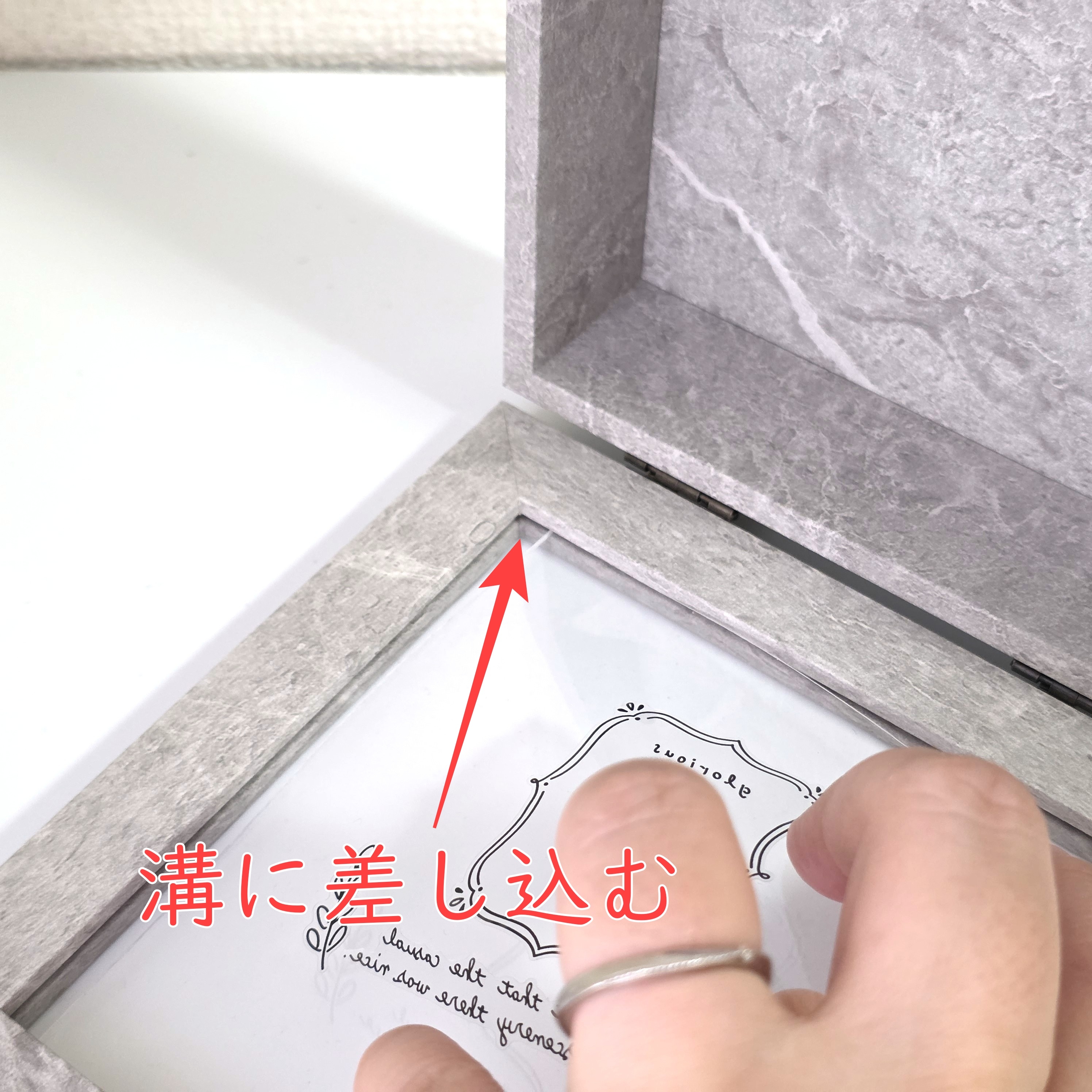 DAISO(ダイソー)「ストーン調コレクションBOX(ライトカラー、正方形)」