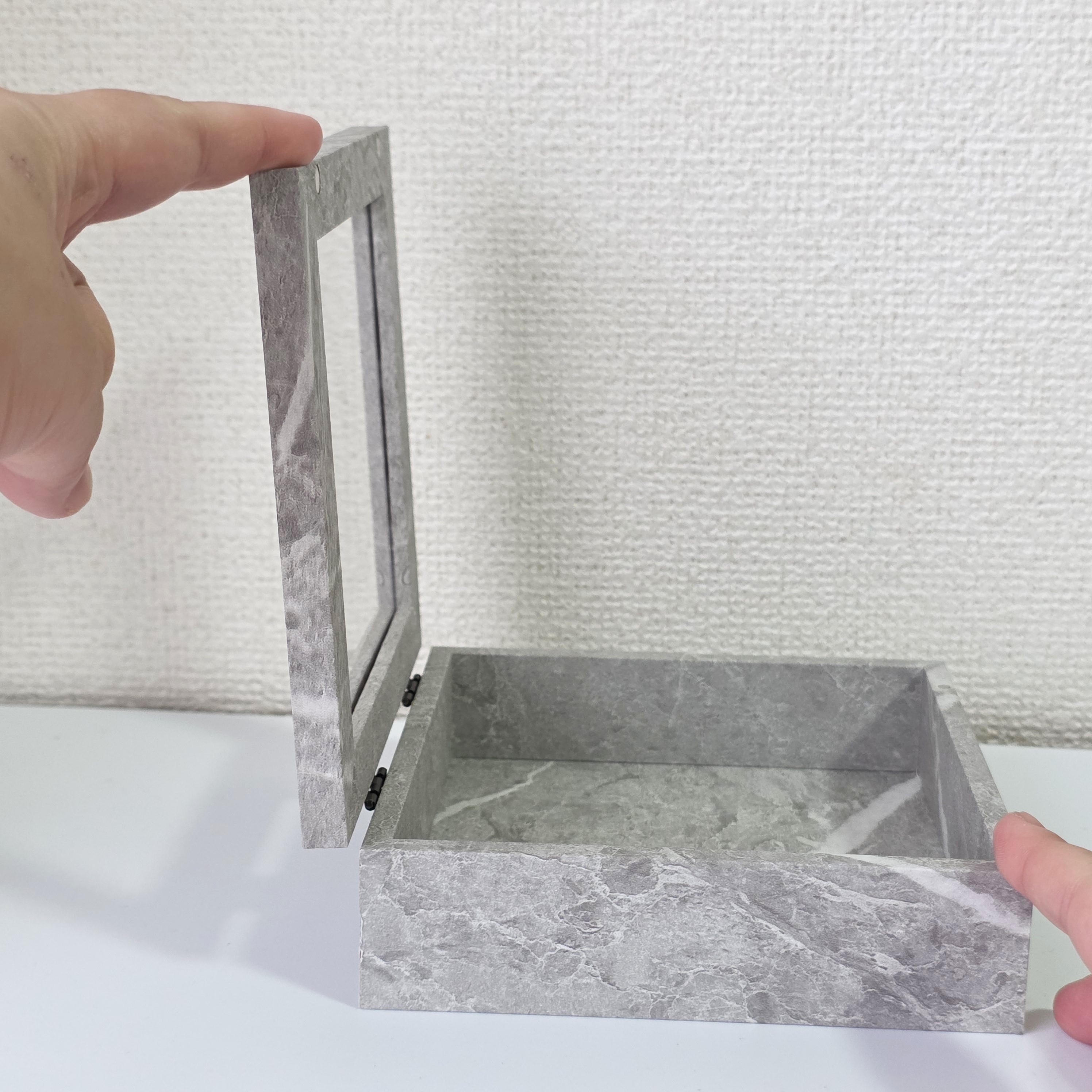 DAISO(ダイソー)「ストーン調コレクションBOX(ライトカラー、正方形)」
