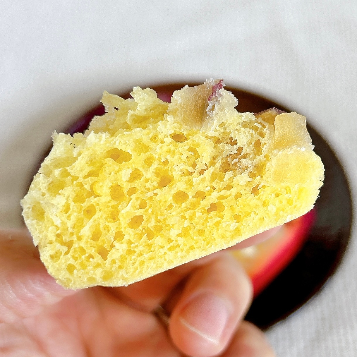 LAWSON(ローソン)の「紅はるかのおいも蒸しパン 4個入」