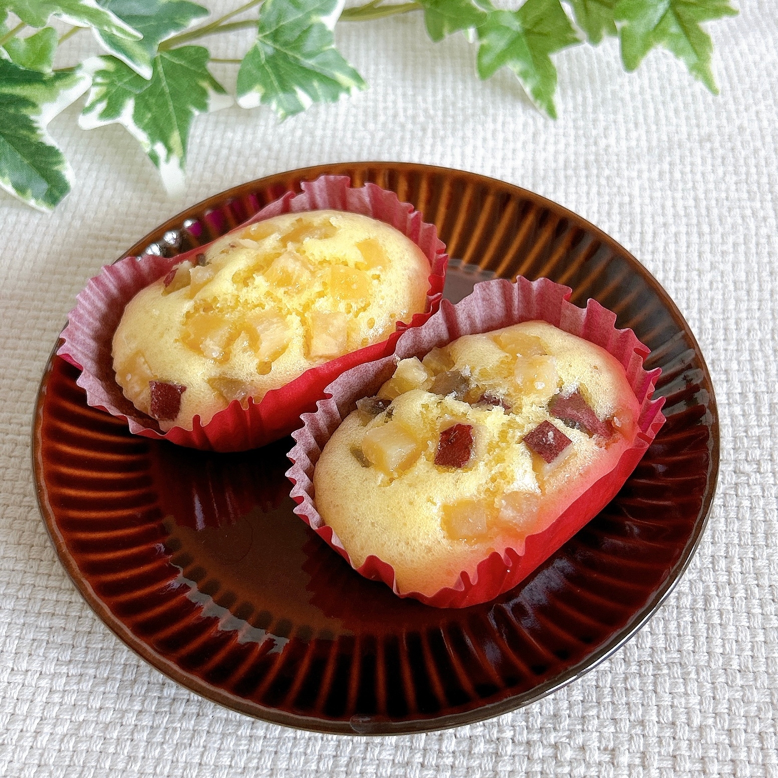 LAWSON(ローソン)の「紅はるかのおいも蒸しパン 4個入」