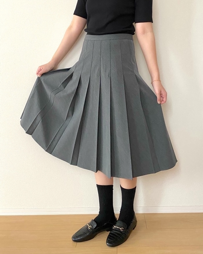 UNIQLO(ユニクロ)の「ワイドプリーツミディスカート」