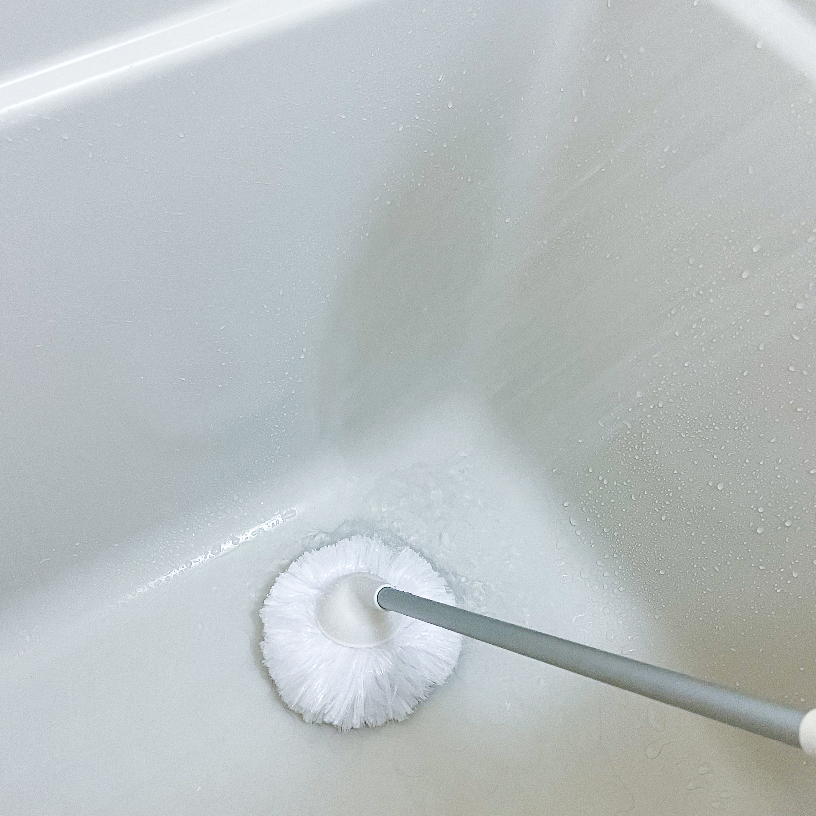 ニトリの「水で洗えるふさふさバスクリーナー」