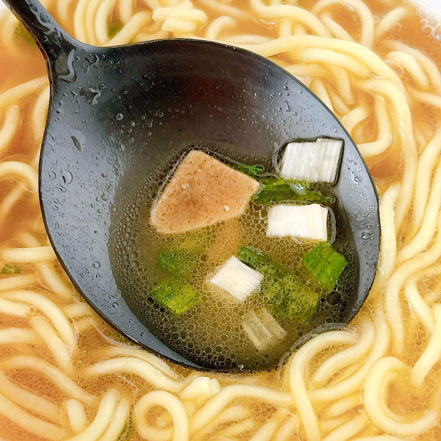 FamilyMart(ファミリーマート)の「ふくちゃんラーメン監修 豚骨ラーメン」