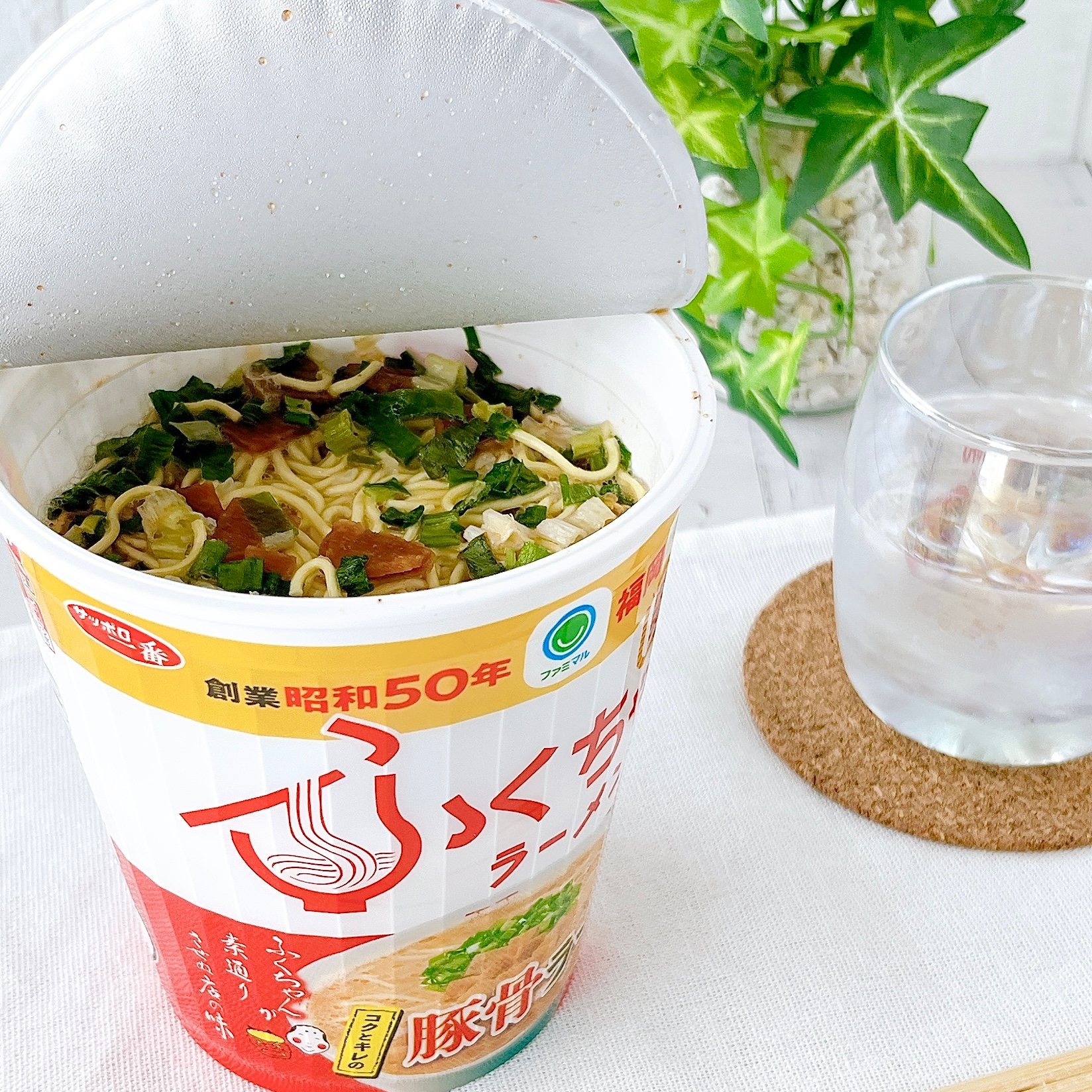 FamilyMart(ファミリーマート)の「ふくちゃんラーメン監修 豚骨ラーメン」