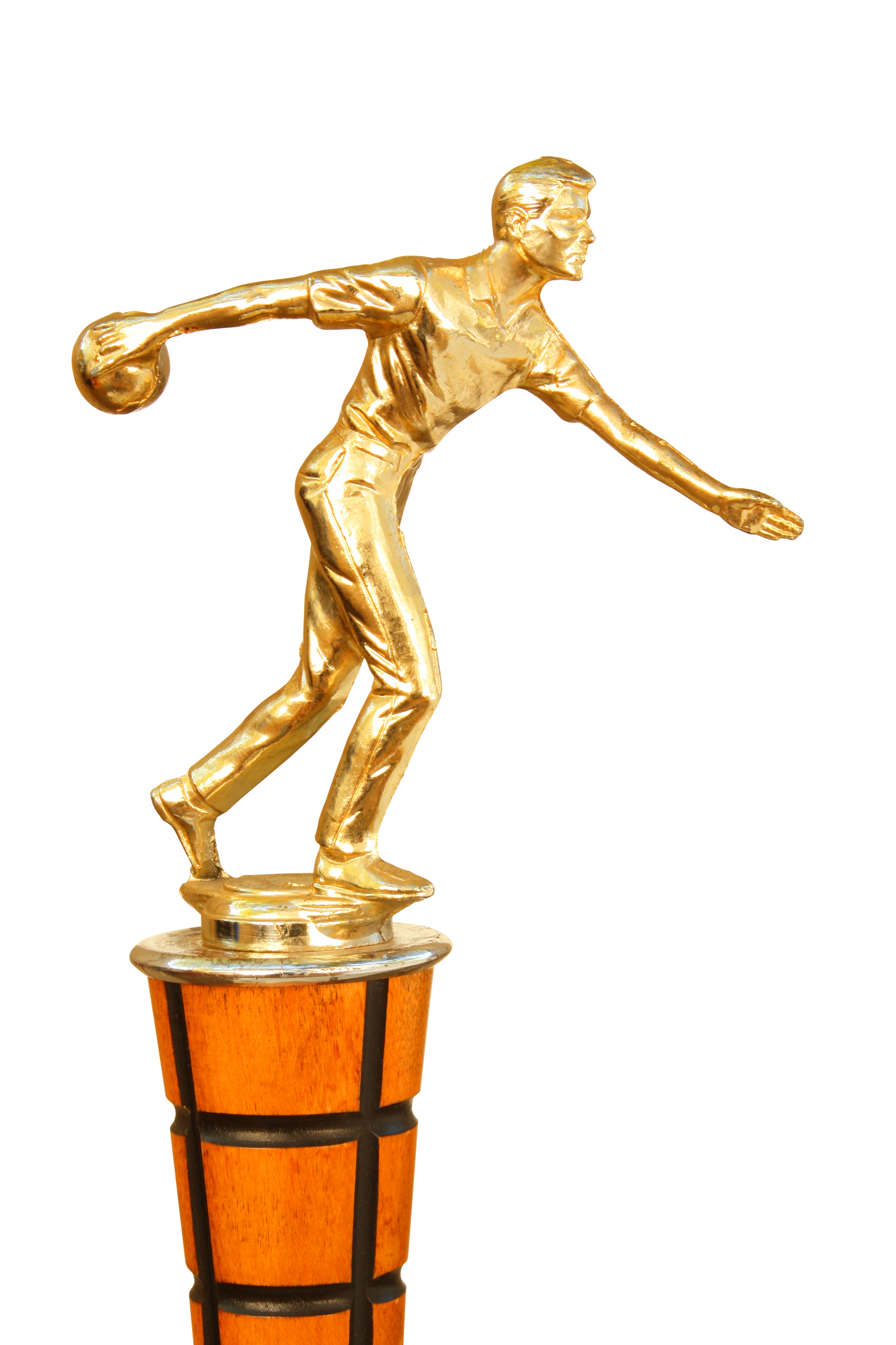 Golden Bowling Trophy med en figur som forbereder seg på å bolle, på toppen av en trebase med metall aksenter