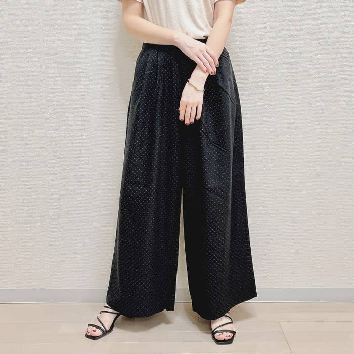 無印良品「婦人 なめらか リヨセル混イージーワイドパンツ」
