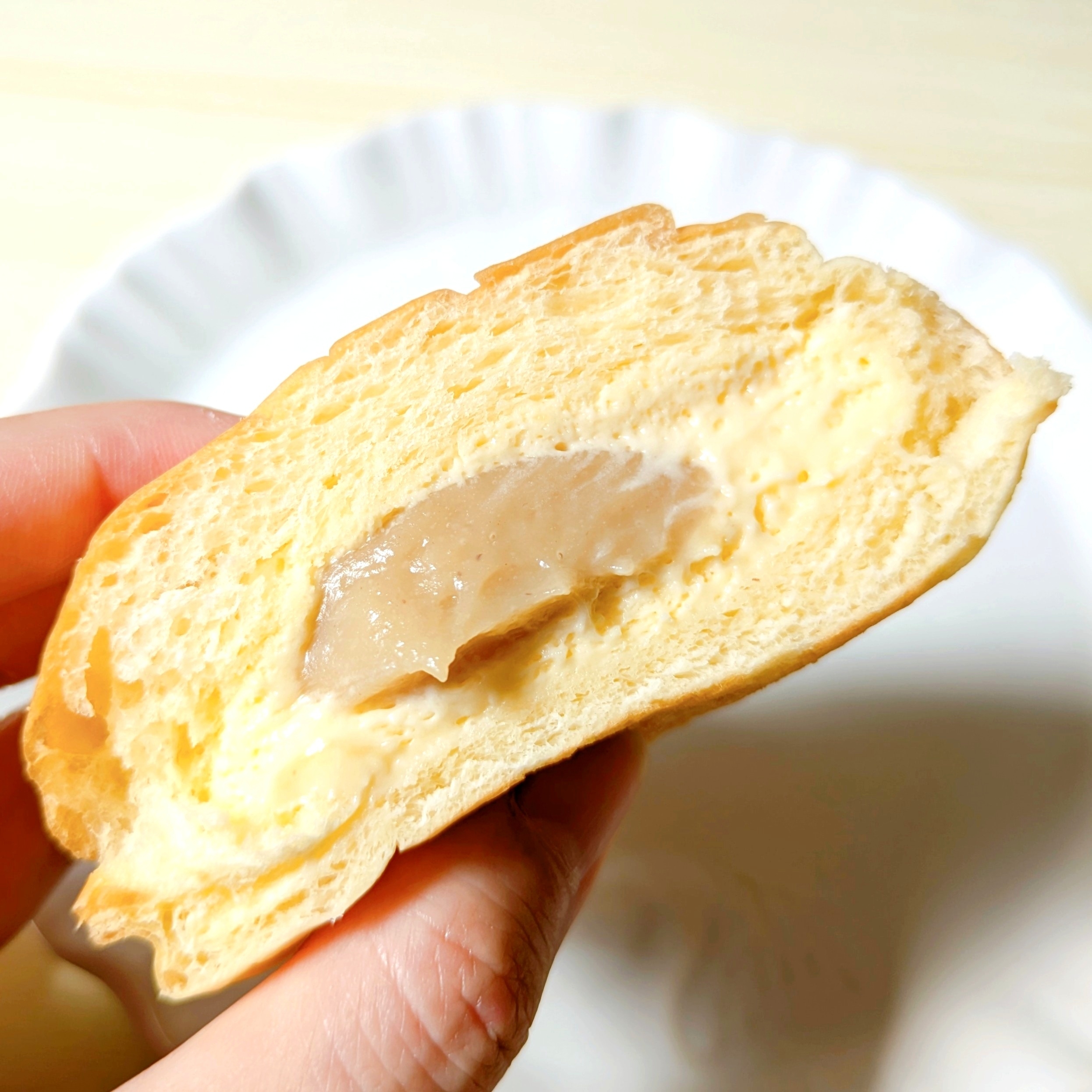 FamilyMart(ファミリーマート)の「冷やして食べるとろけるくりーむパン 和栗」