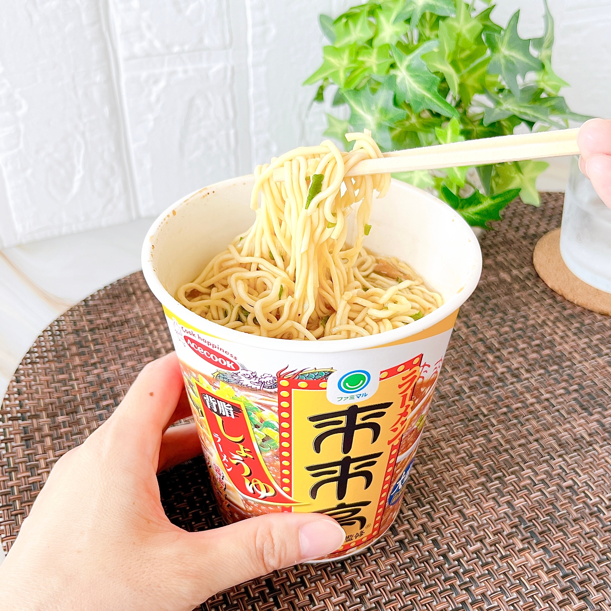 FamilyMart(ファミリーマート)の「来来亭 背脂しょうゆラーメン」
