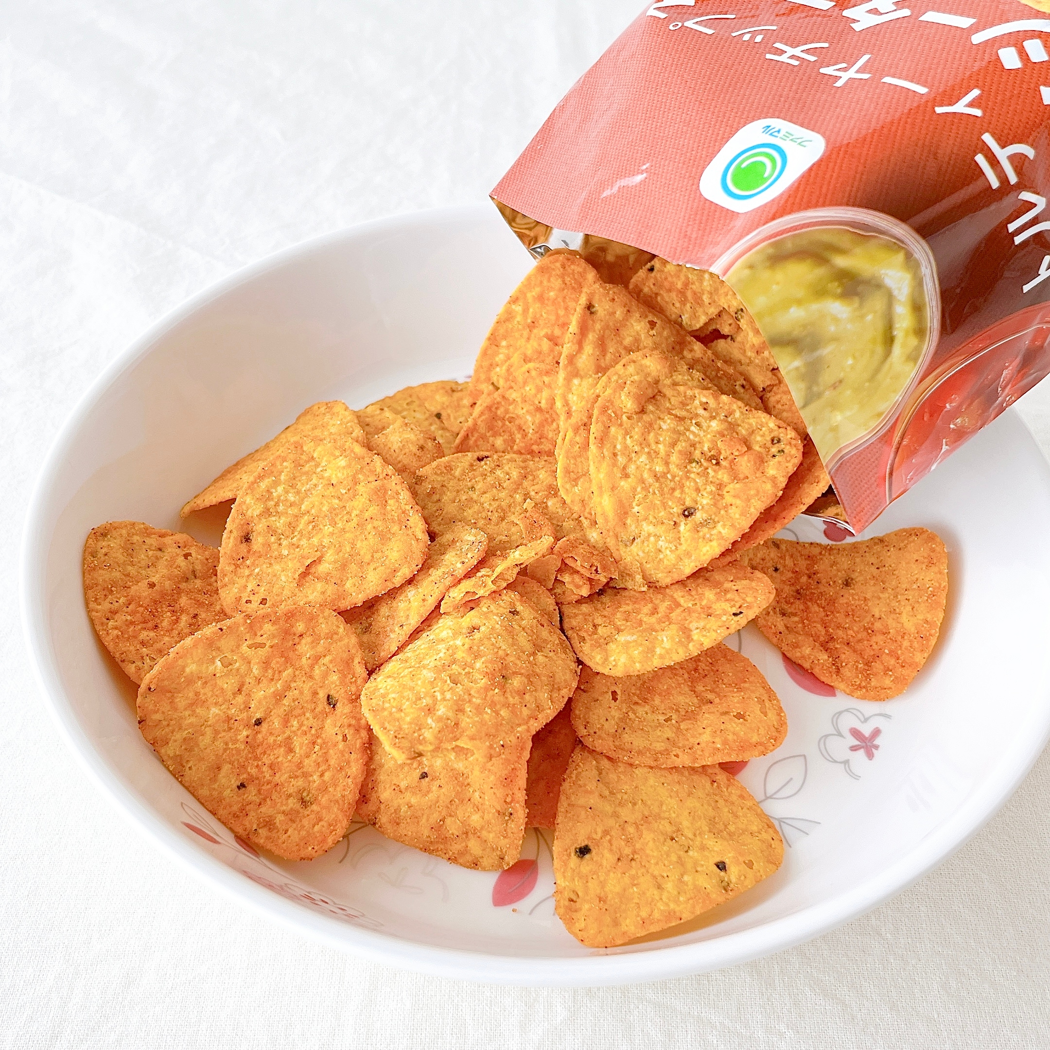 FamilyMart（ファミリーマート）の「トルティーヤチップス スパイシータコス味」