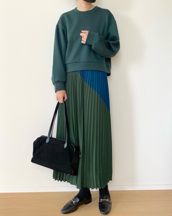 ユニクロCの「プリーツロングスカート」