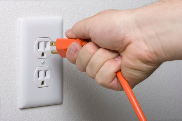 コンセントと電源ケーブルのイメージ(Dial-a-view / Getty Images)