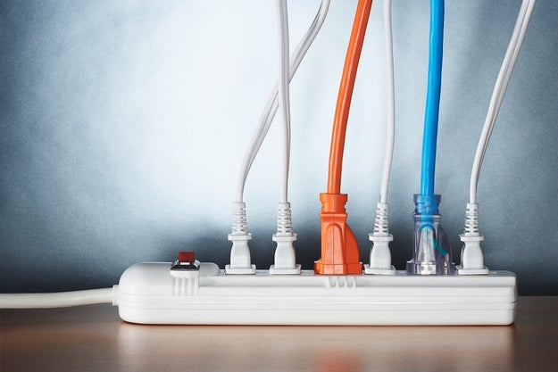 電源タップのイメージ(Eekhoff Picture Lab / Getty Images/Tetra images RF)