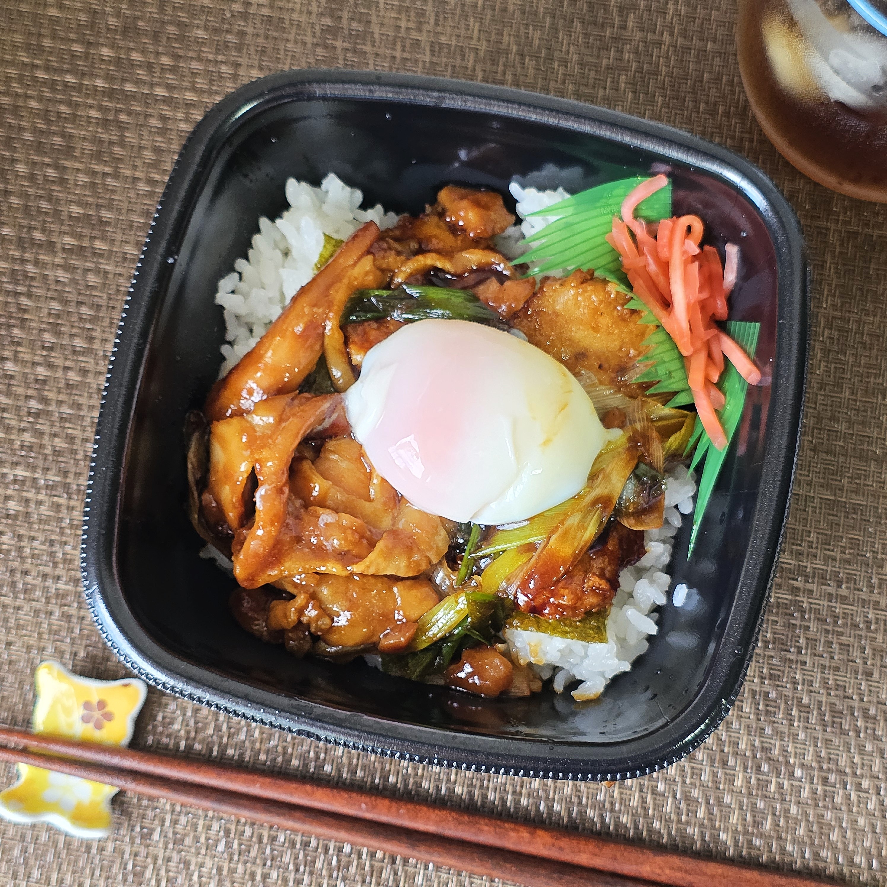 ほっともっと「とろ~り絡まる 温玉付き焼鳥つくね重」
