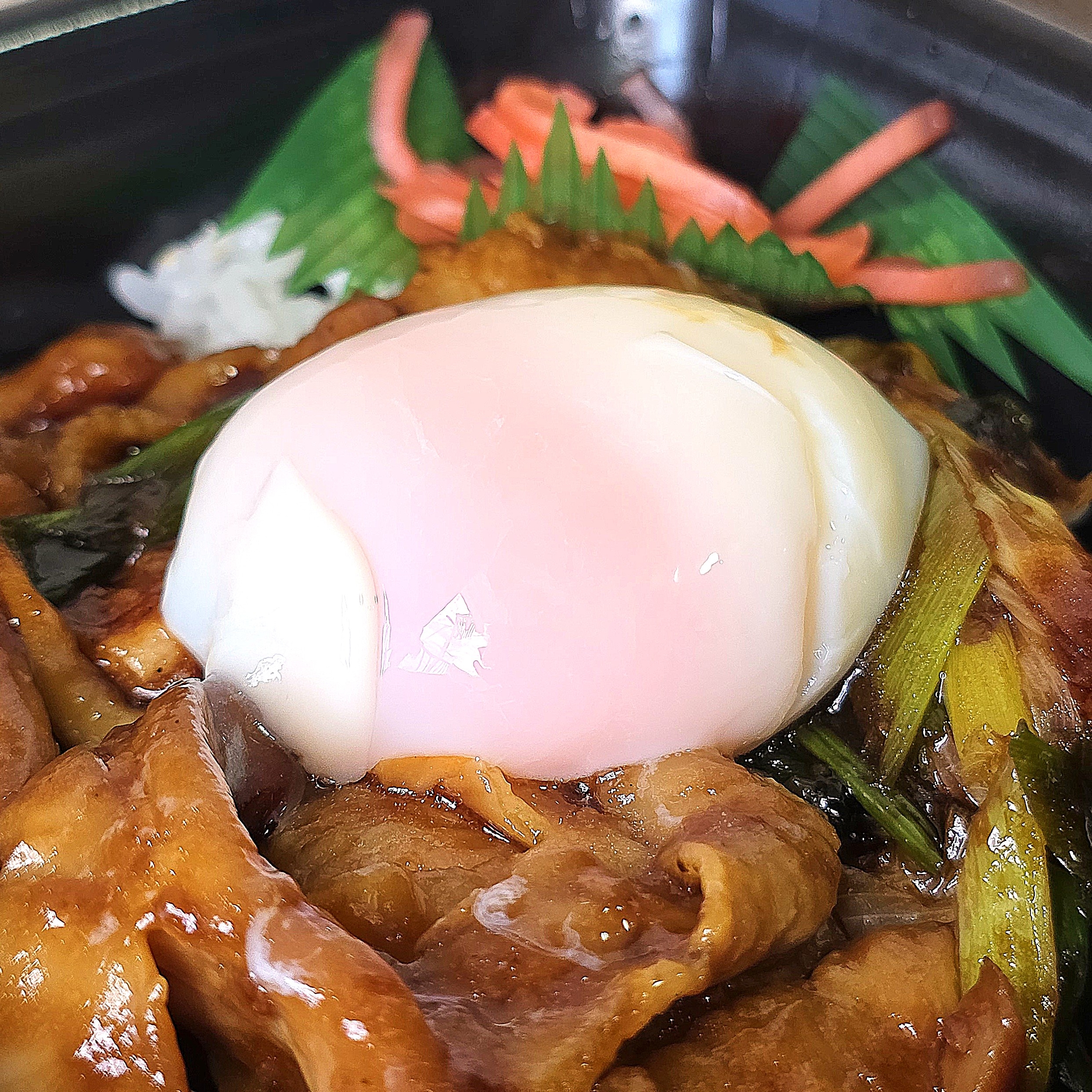 ほっともっと「とろ~り絡まる 温玉付き焼鳥つくね重」