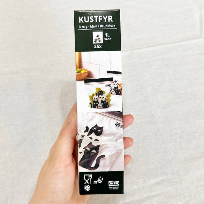 IKEA(イケア)の「KUSTFYR クストフィールフリーザーバッグ、ネコ模様 グレー」