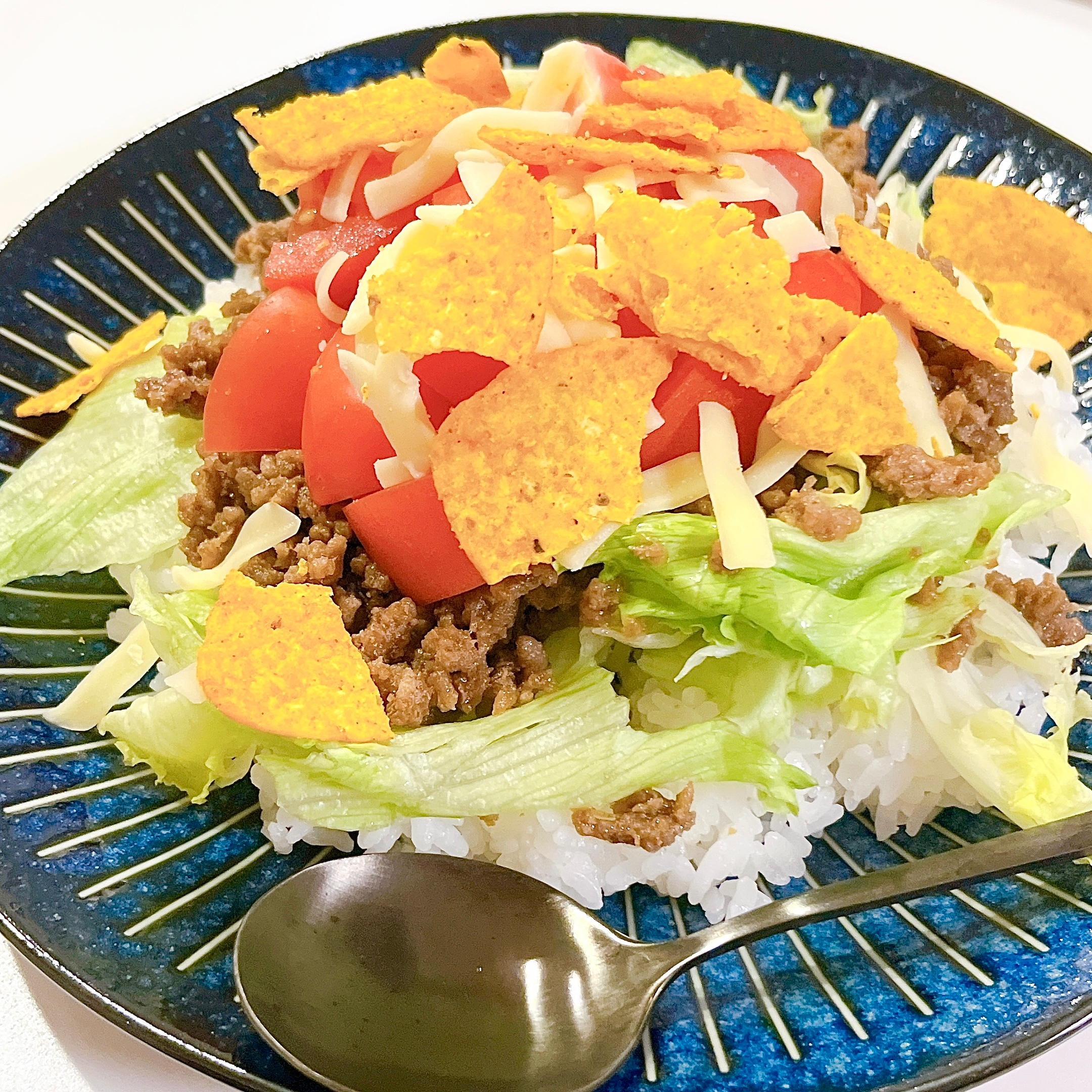 FamilyMart（ファミリーマート）の「トルティーヤチップス スパイシータコス味」