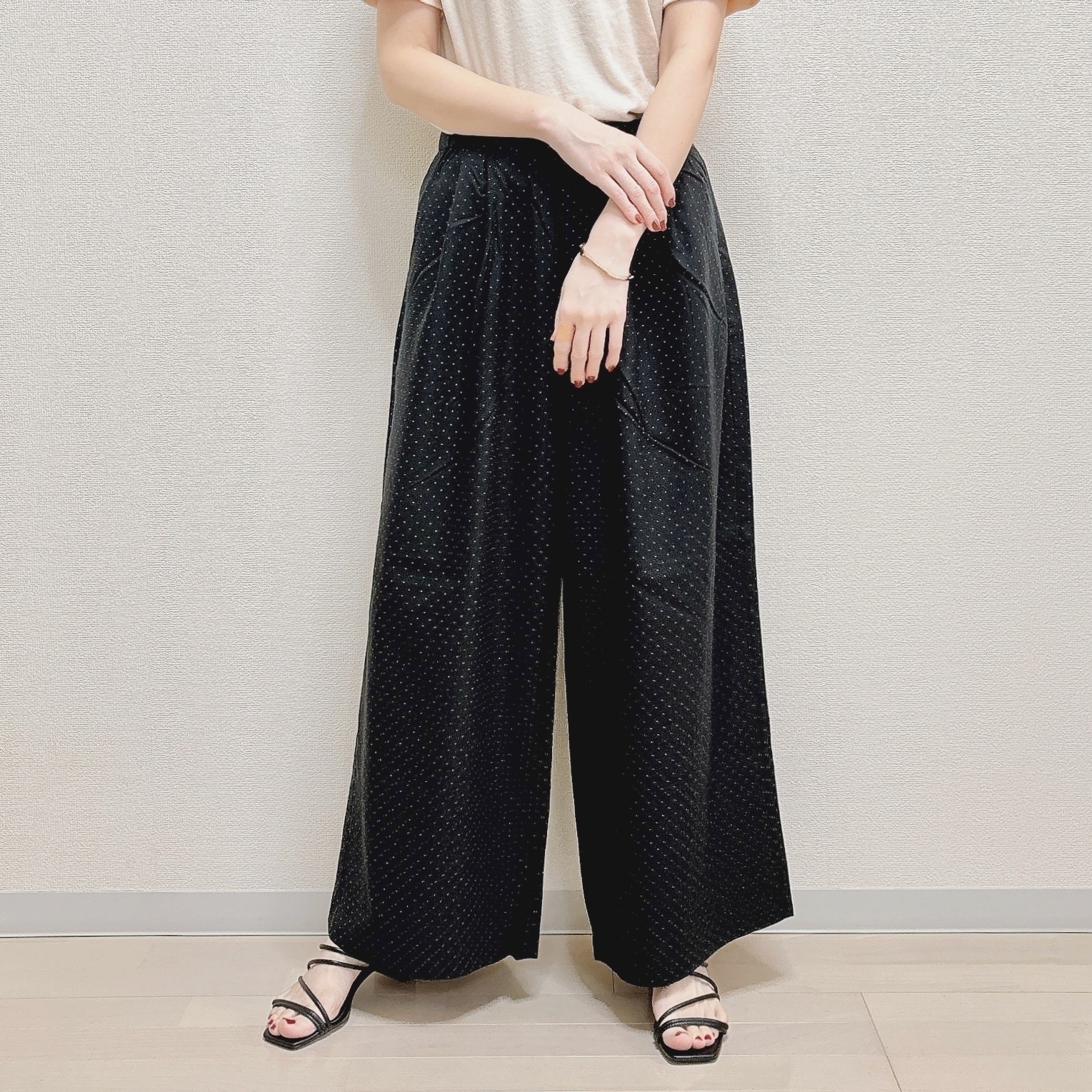 無印良品の「婦人 なめらか リヨセル混イージーワイドパンツ」