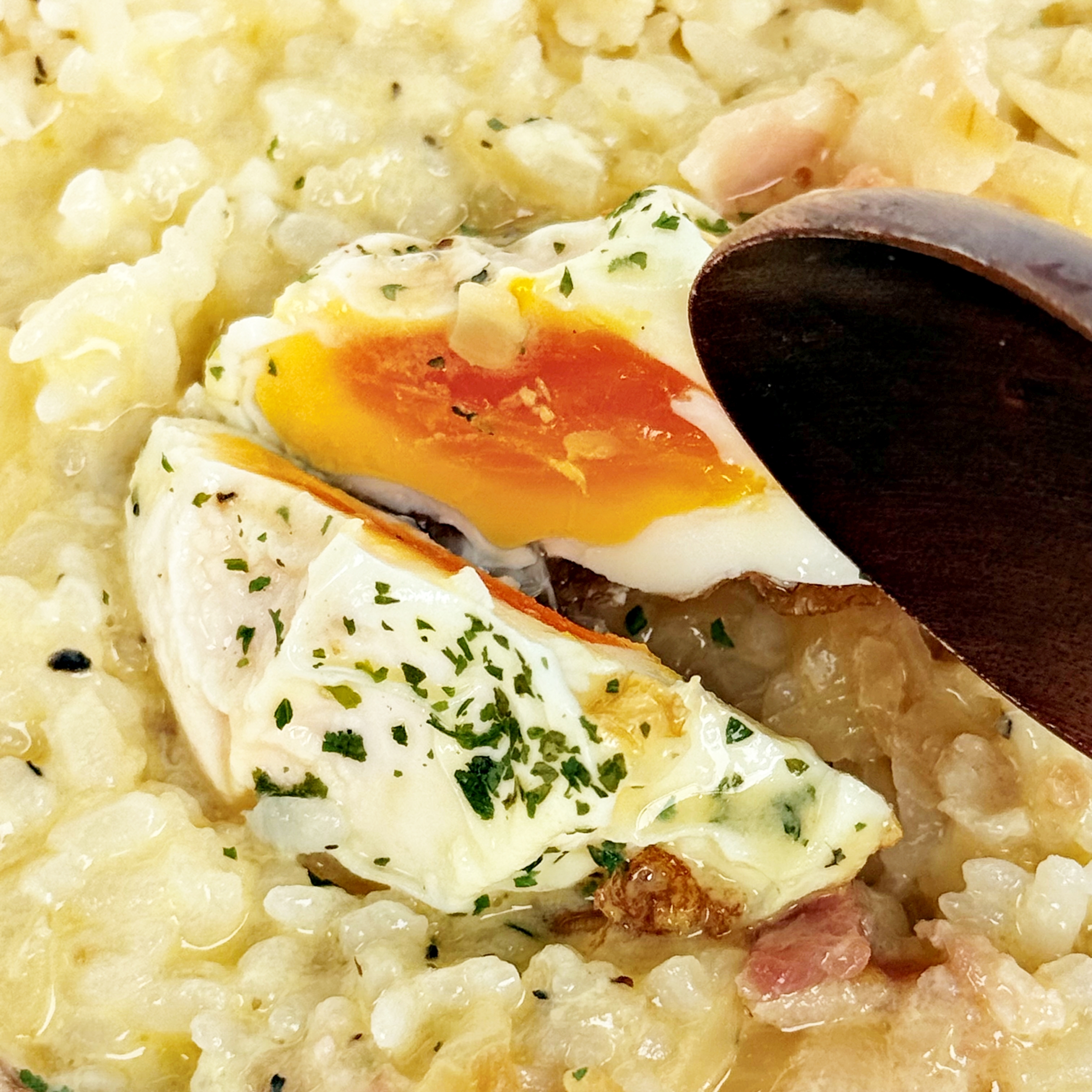 セブン「禁断のガリチーカルボ飯」