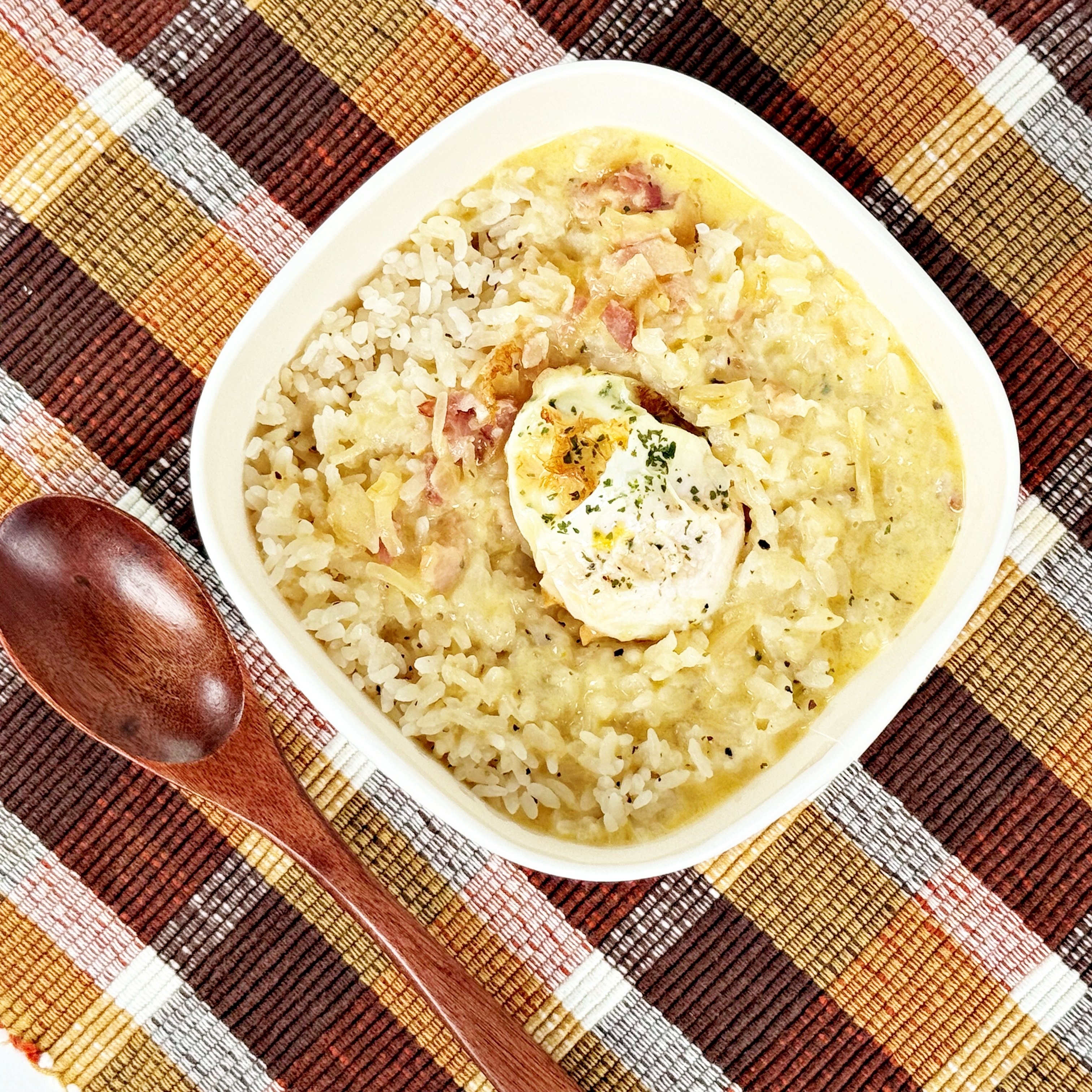 セブン「禁断のガリチーカルボ飯」