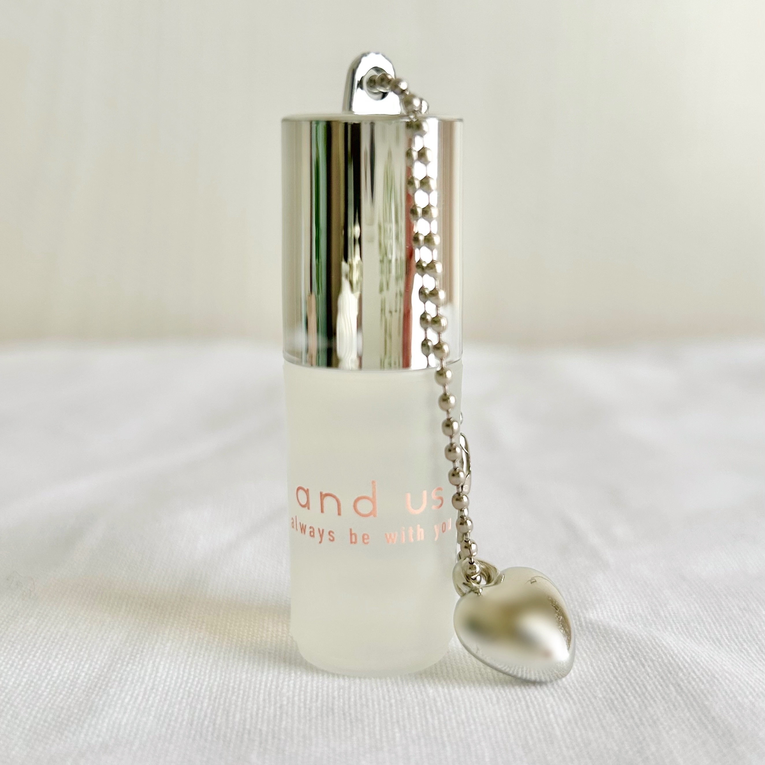 3COINS(スリーコインズ)の「ミニロールオンフレグランス/and us」