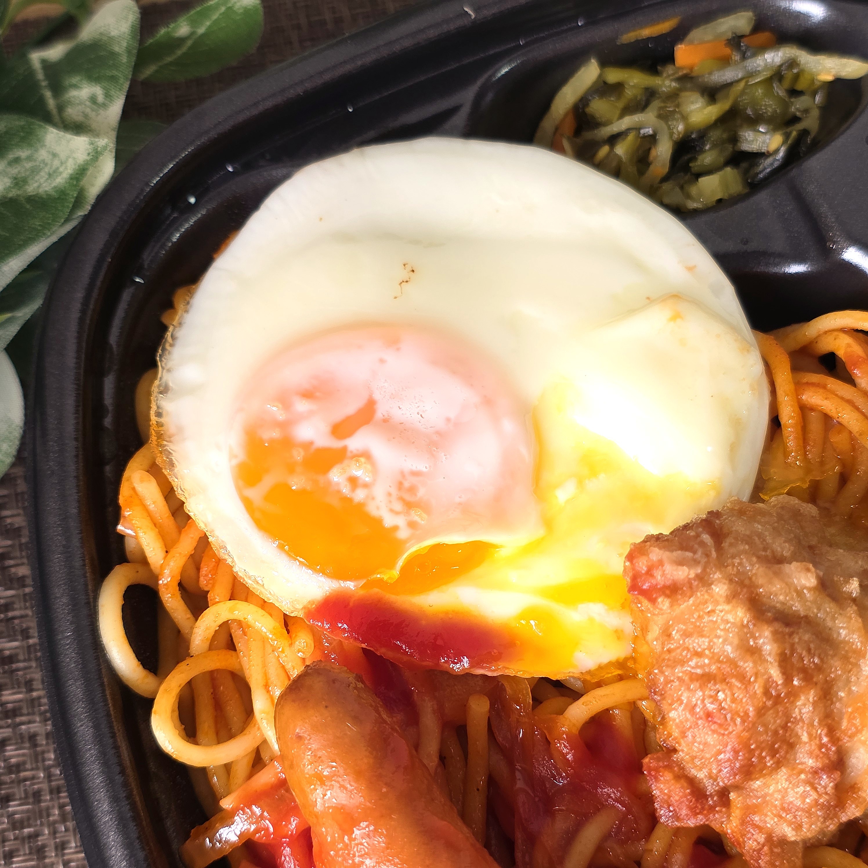 ほっともっと「野菜が摂れる!W特製ナポリタン&サラダ(麺2倍)」