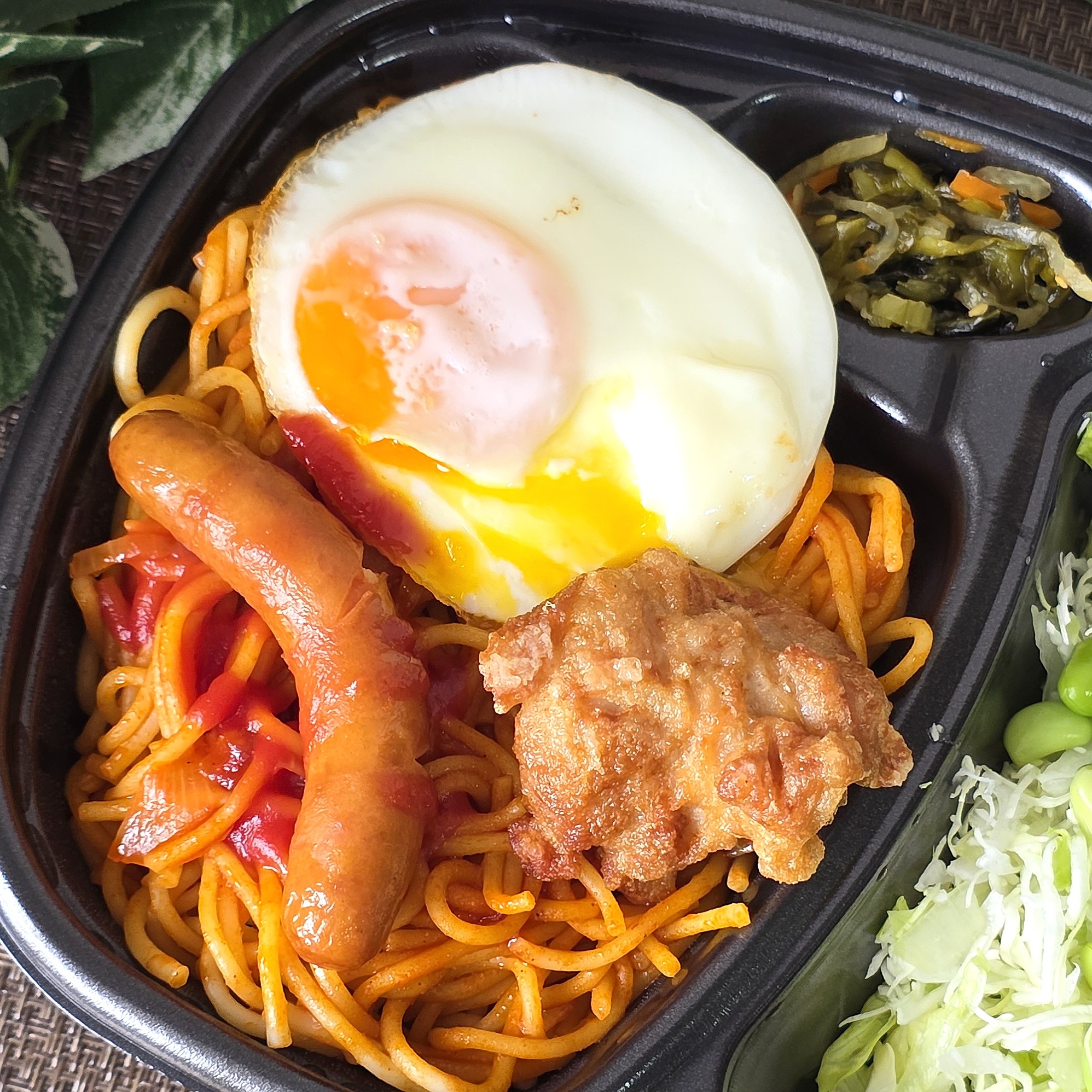 ほっともっと「野菜が摂れる!W特製ナポリタン&サラダ(麺2倍)」