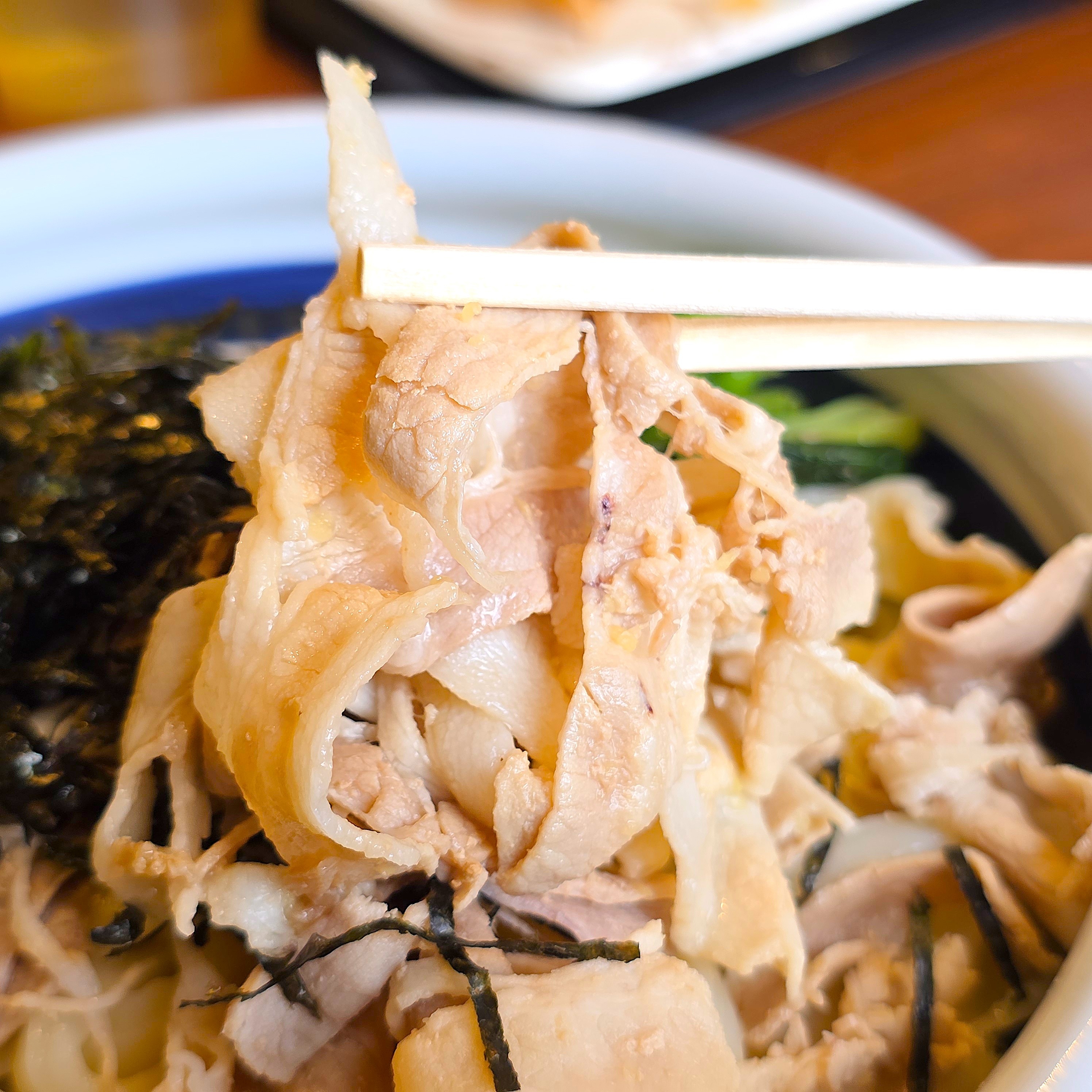 丸亀製麺「旨辛 豚つけ汁うどん」